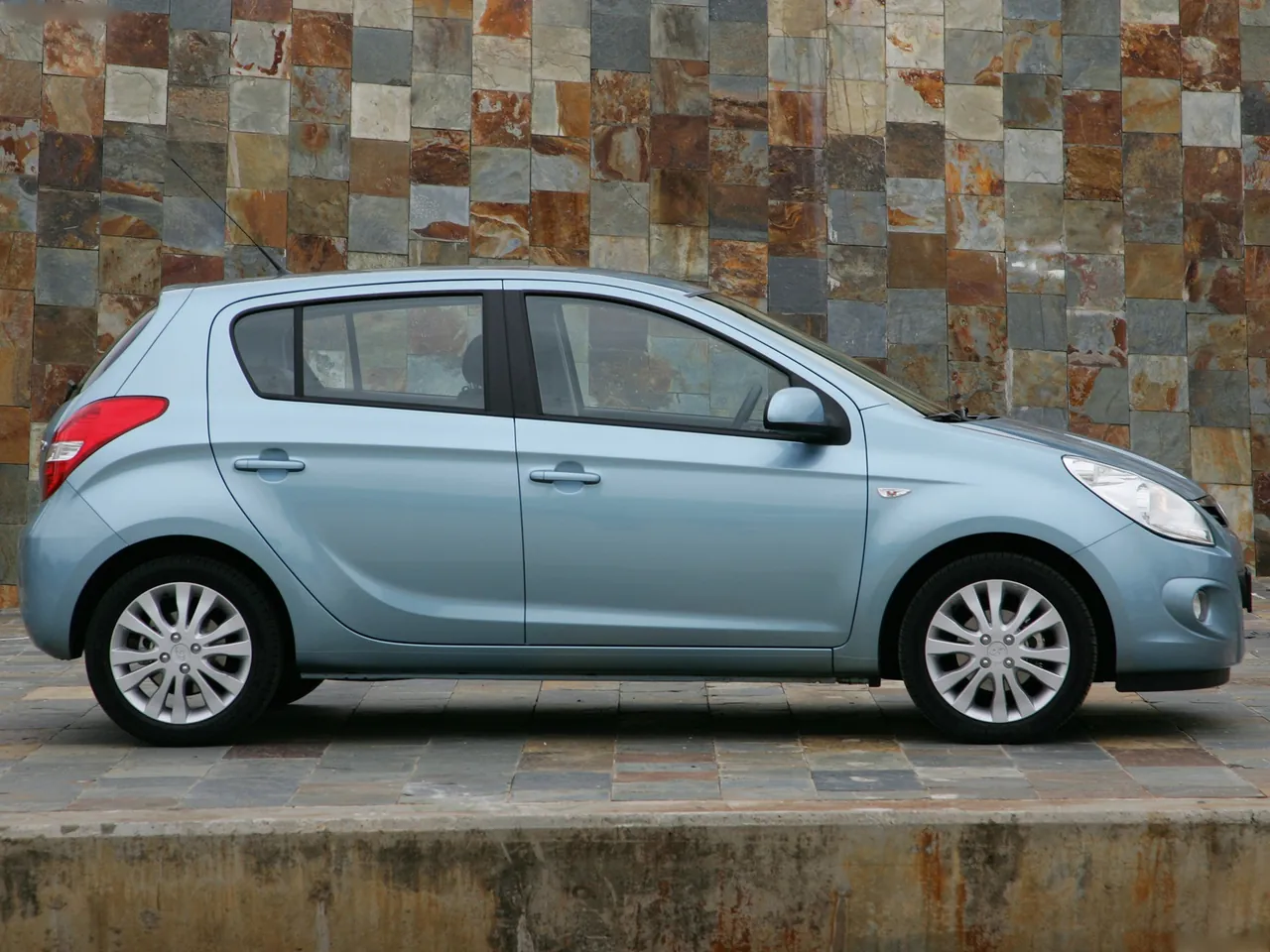 Hyundai i20 (2009) – boční profil