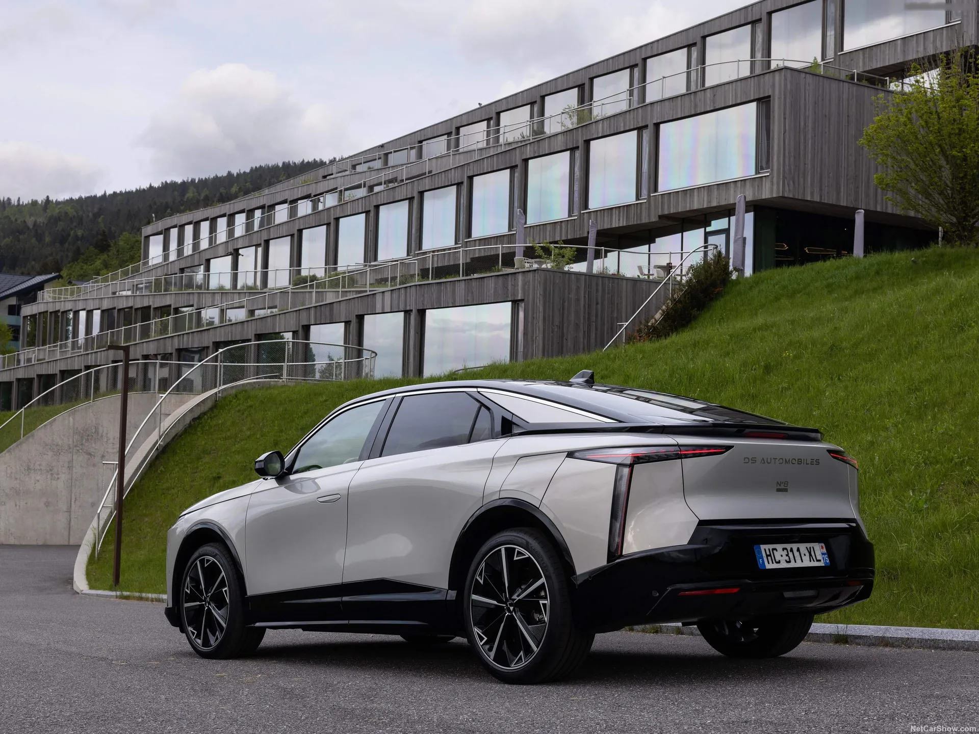 DS No8 (2026) - Rear Three-Quarter