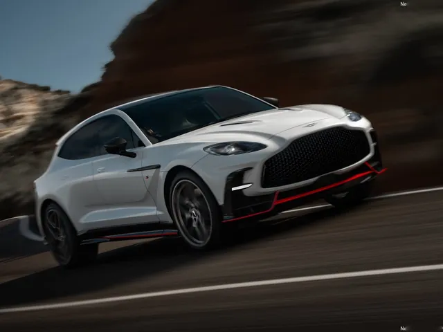 Aston Martin DBX S (2026)