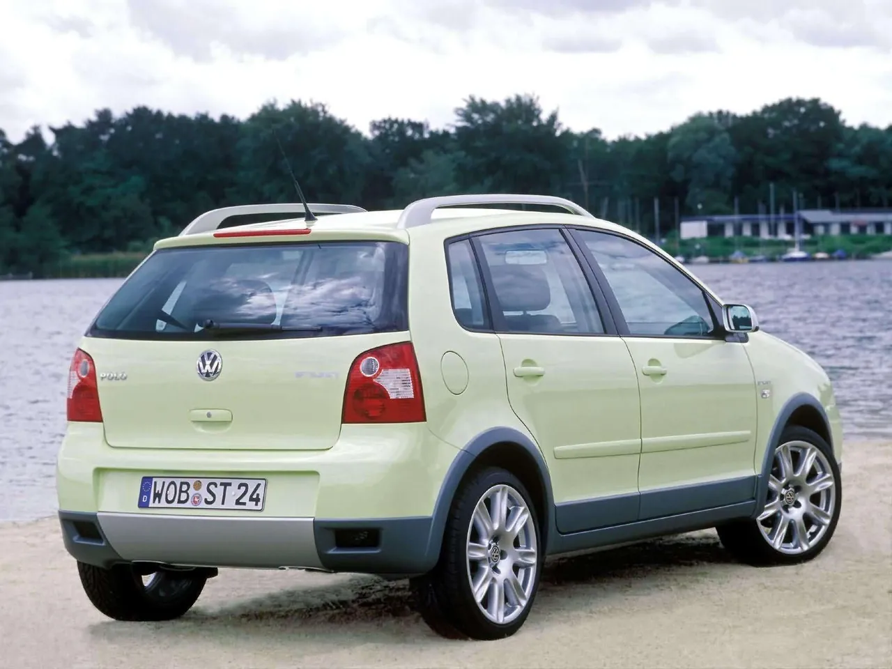 Volkswagen Polo Fun (2005) - Rear Three-Quarter