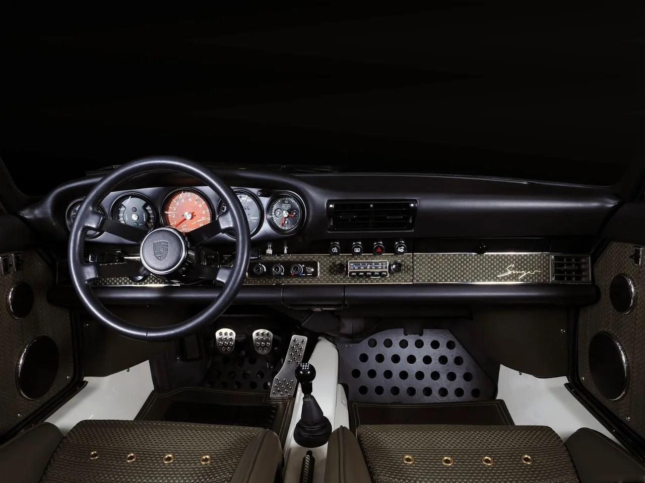 Singer 911 (2011) – interiér