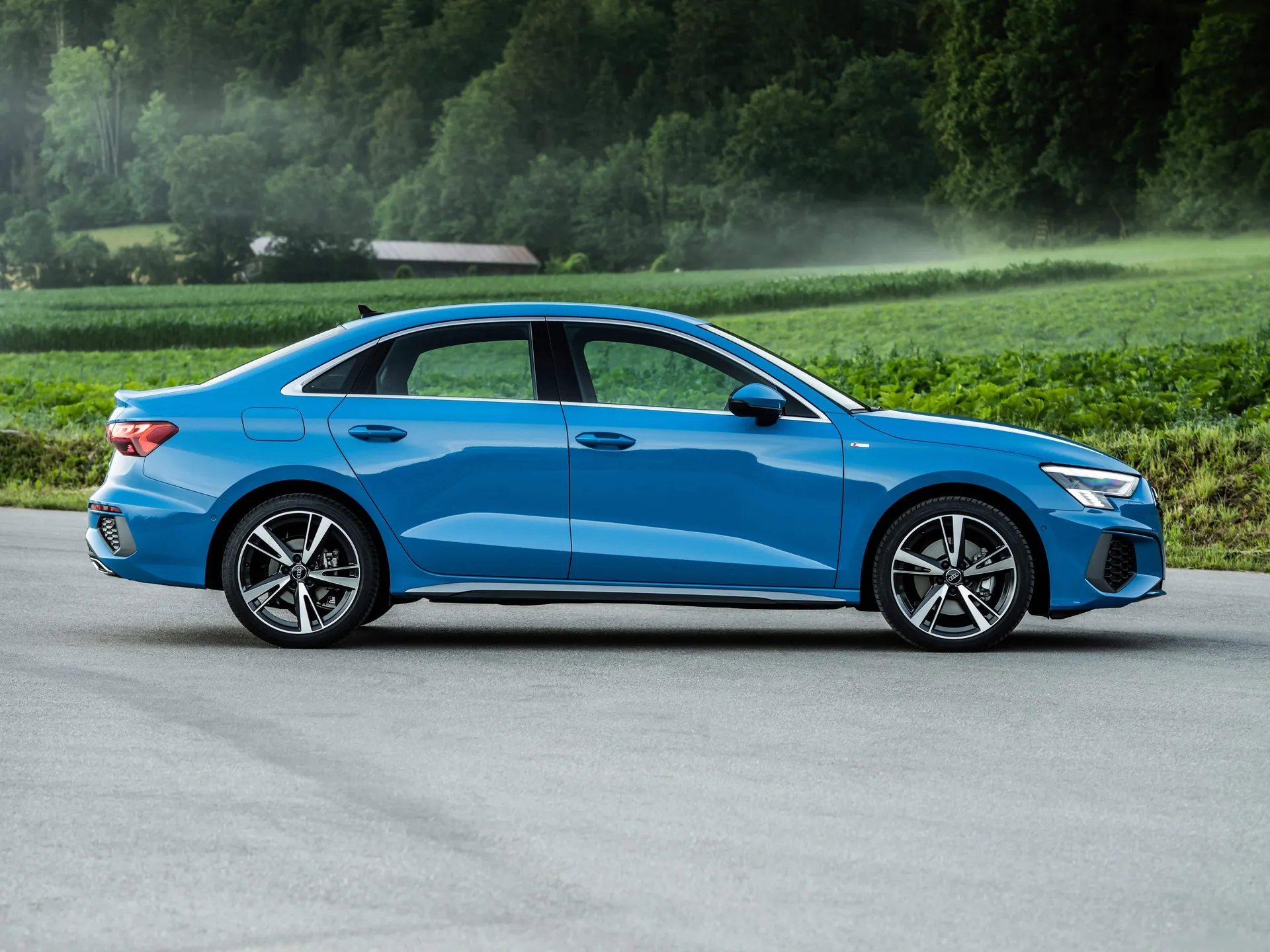 Audi A3 Sedan (2021) – boční profil
