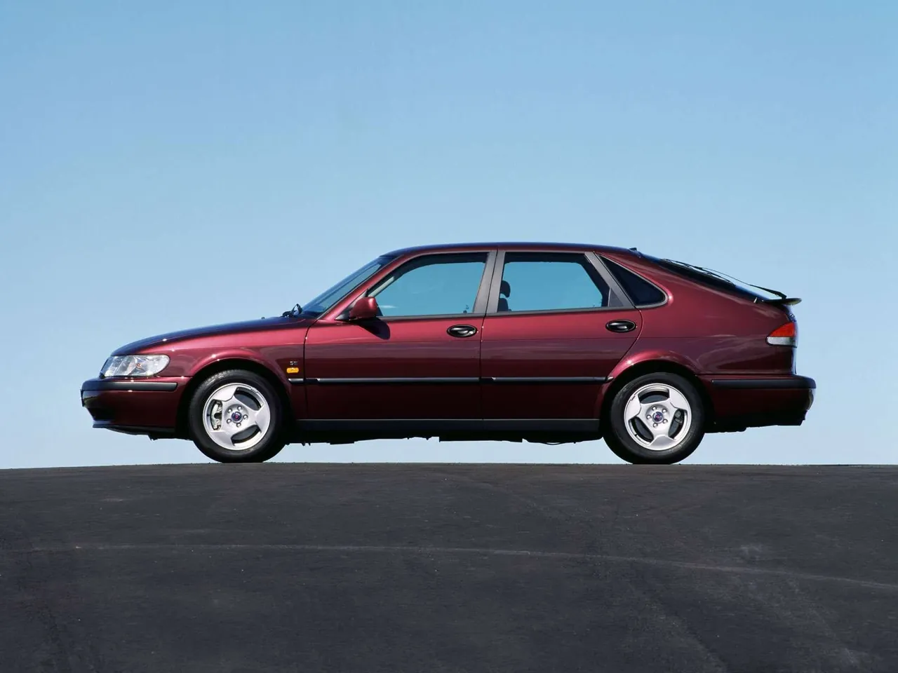 Saab 9-3 (2000) – boční profil