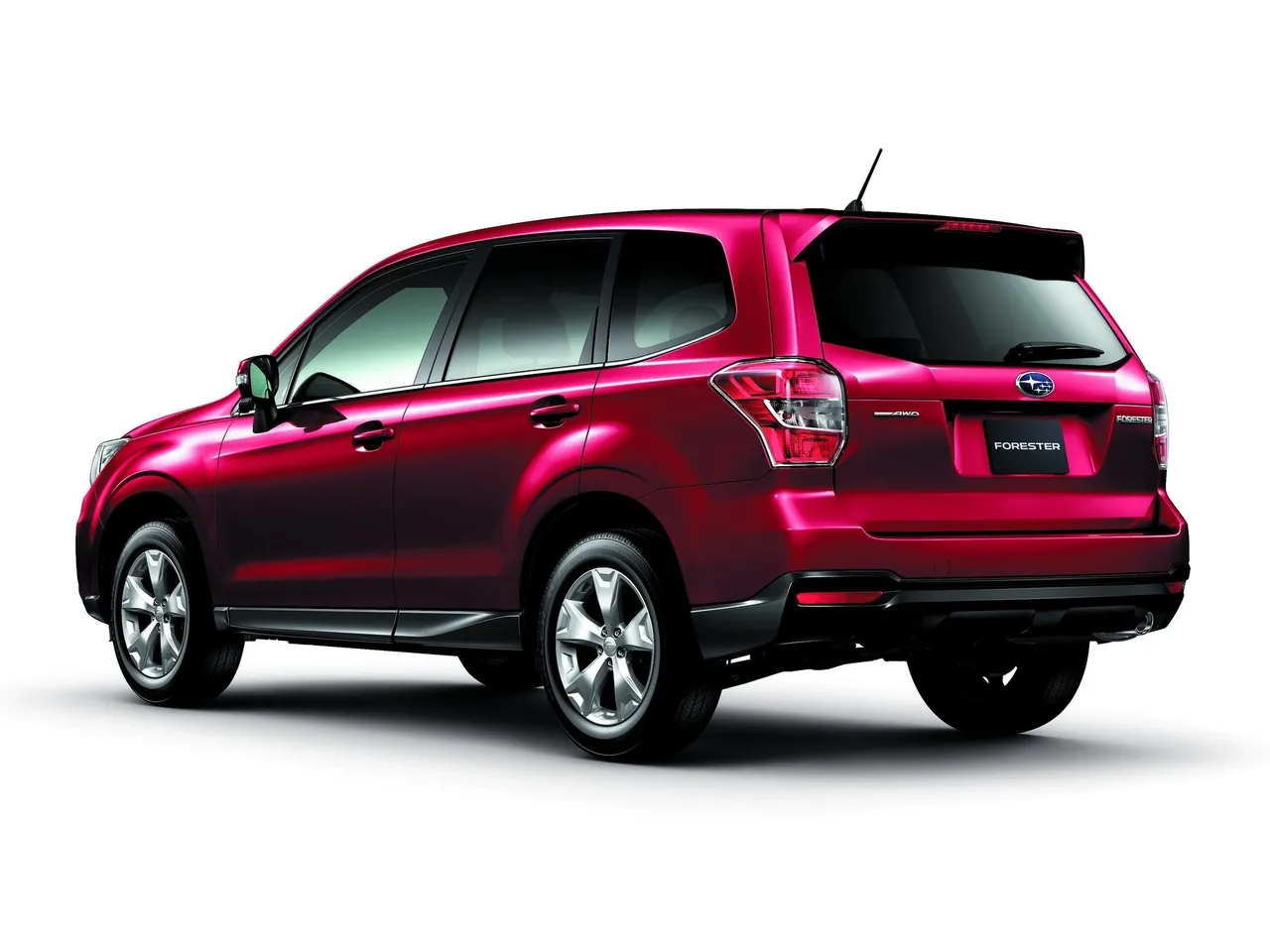 Subaru Forester (2014) – zadní tříčtvrteční pohled