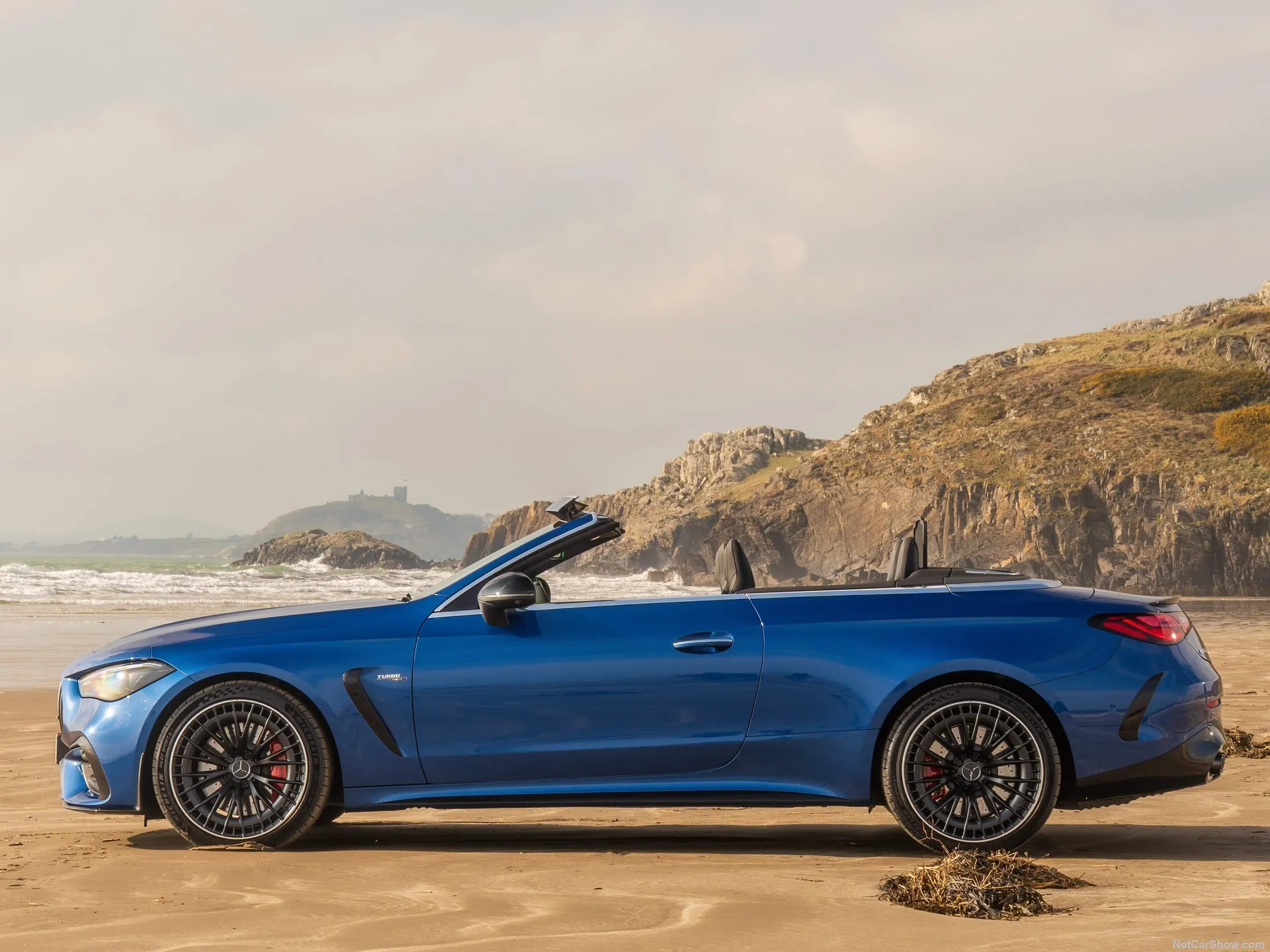 Mercedes-Benz CLE53 AMG Cabriolet [UK] (2025) – boční profil