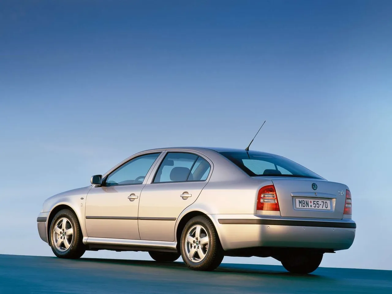 Skoda Octavia (2001) – zadní tříčtvrteční pohled