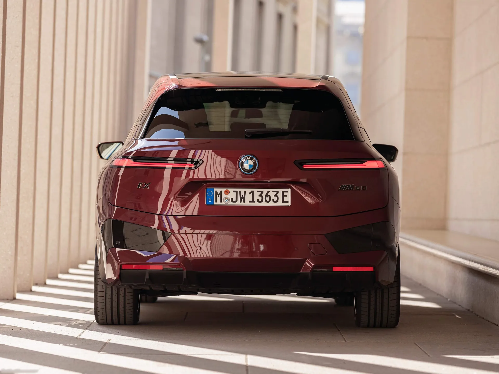 BMW iX M60 (2022) – zezadu