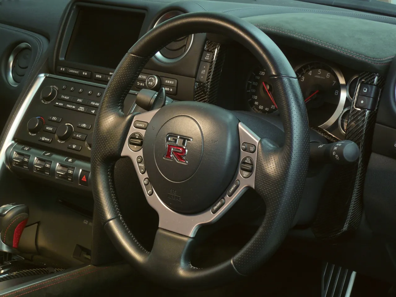 Wald Nissan GT-R (2008) – interiér