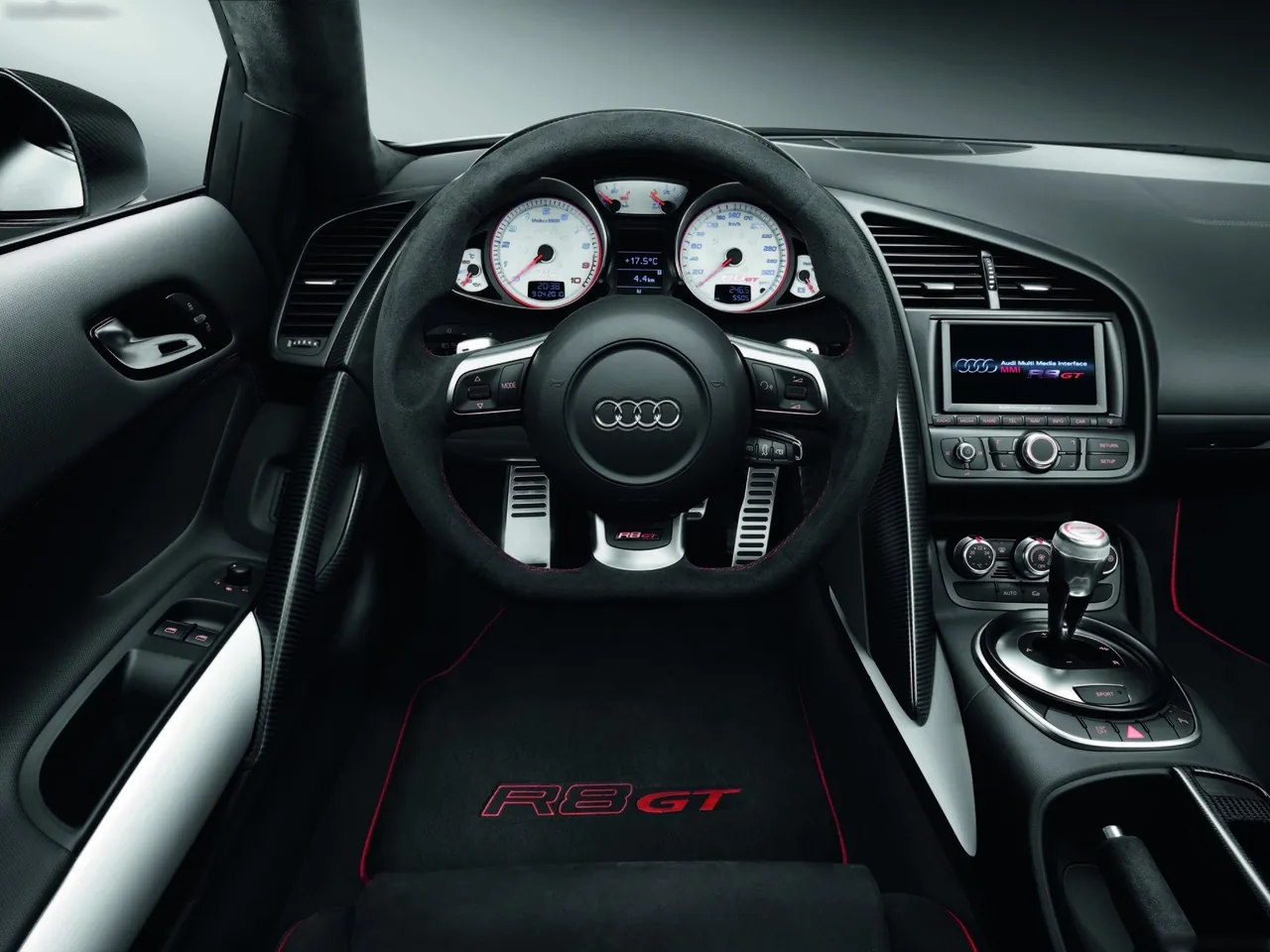 Audi R8 GT (2011) – interiér
