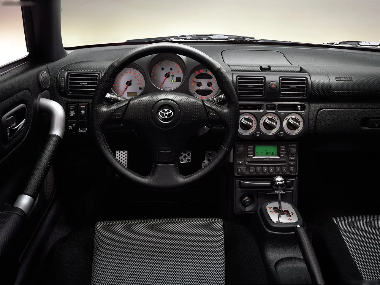 Toyota MR2 (2000) - Interior