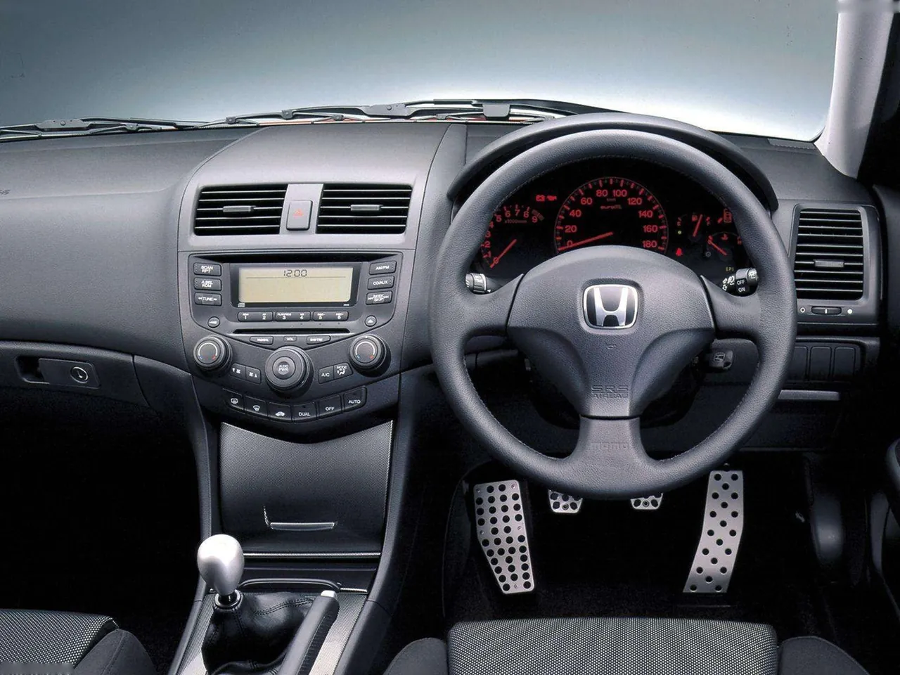 Honda Accord EuroR (2003) – interiér