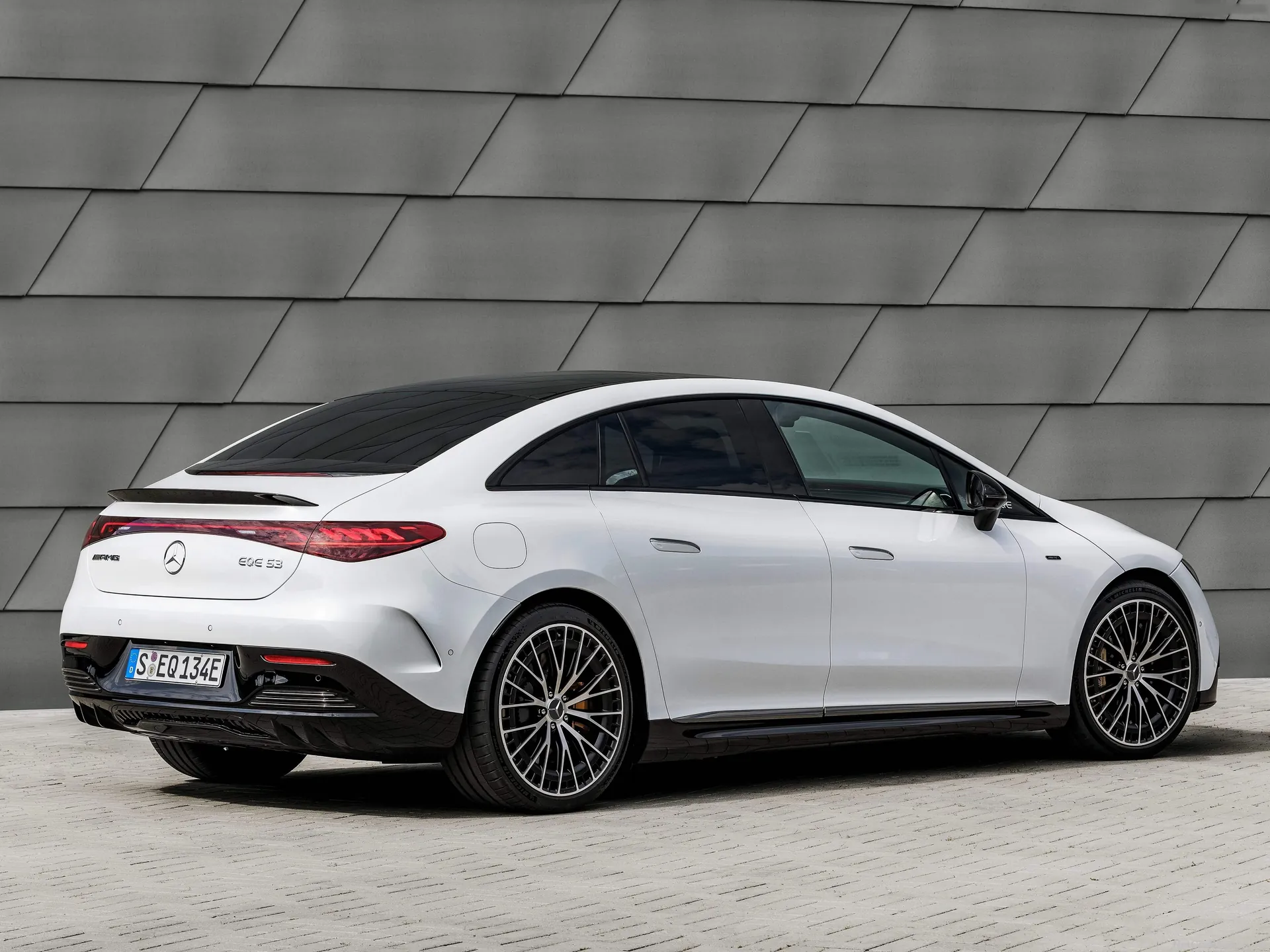 Mercedes-Benz EQE 53 AMG (2023) - Rear Three-Quarter