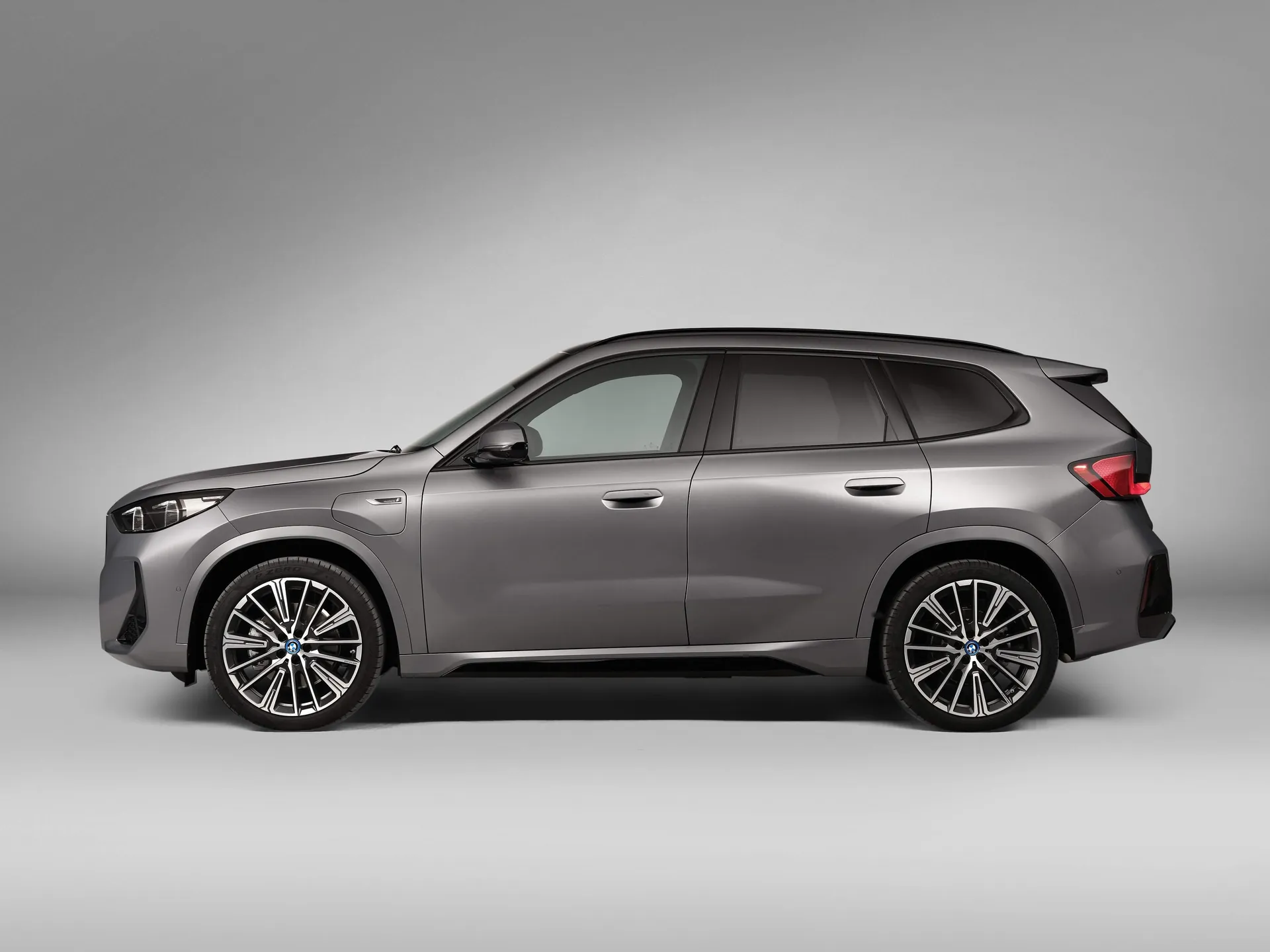 BMW X1 (2023) – boční profil