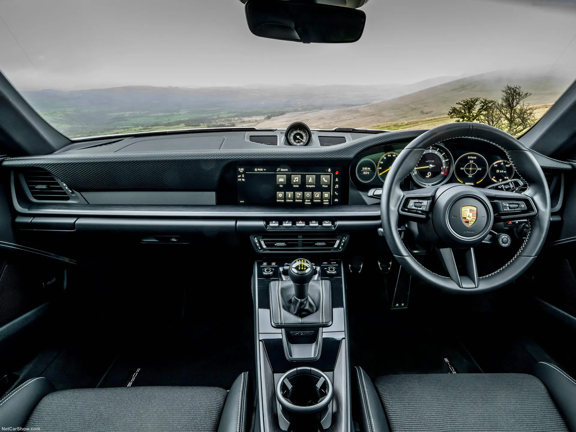 Porsche 911 GT3 Touring [UK] (2022) – interiér