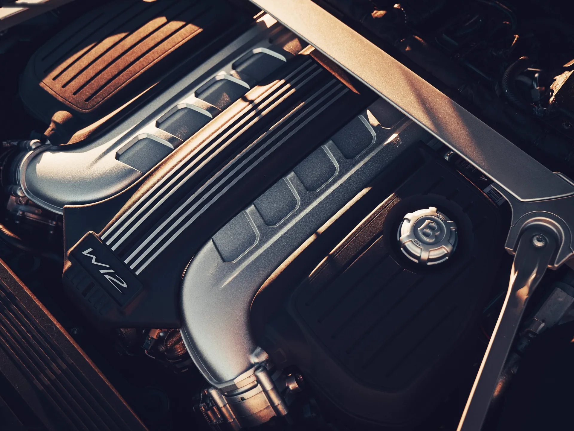 Bentley Flying Spur (2020) – motorový prostor