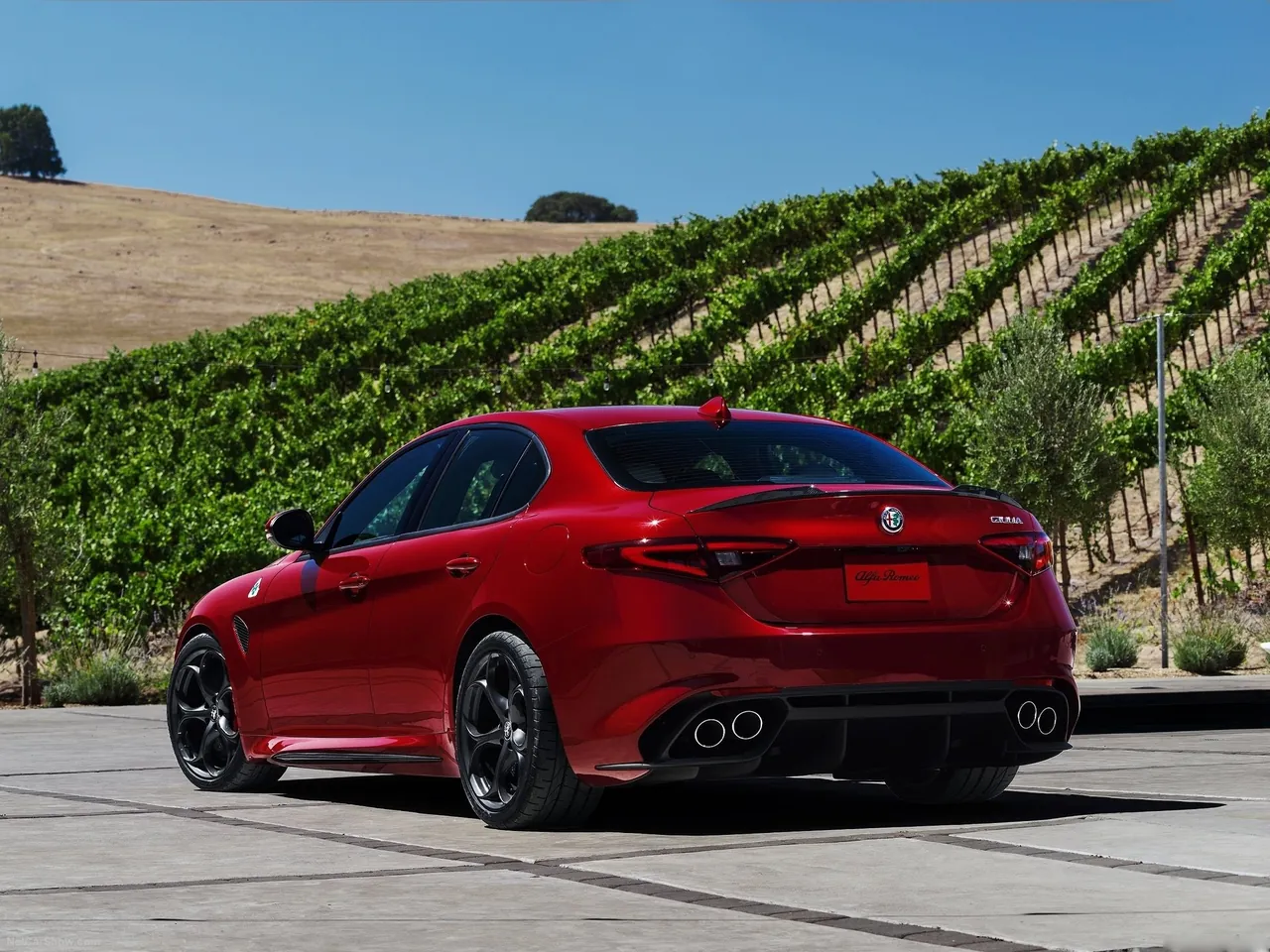 Alfa Romeo Giulia Quadrifoglio (2016) – zadní tříčtvrteční pohled