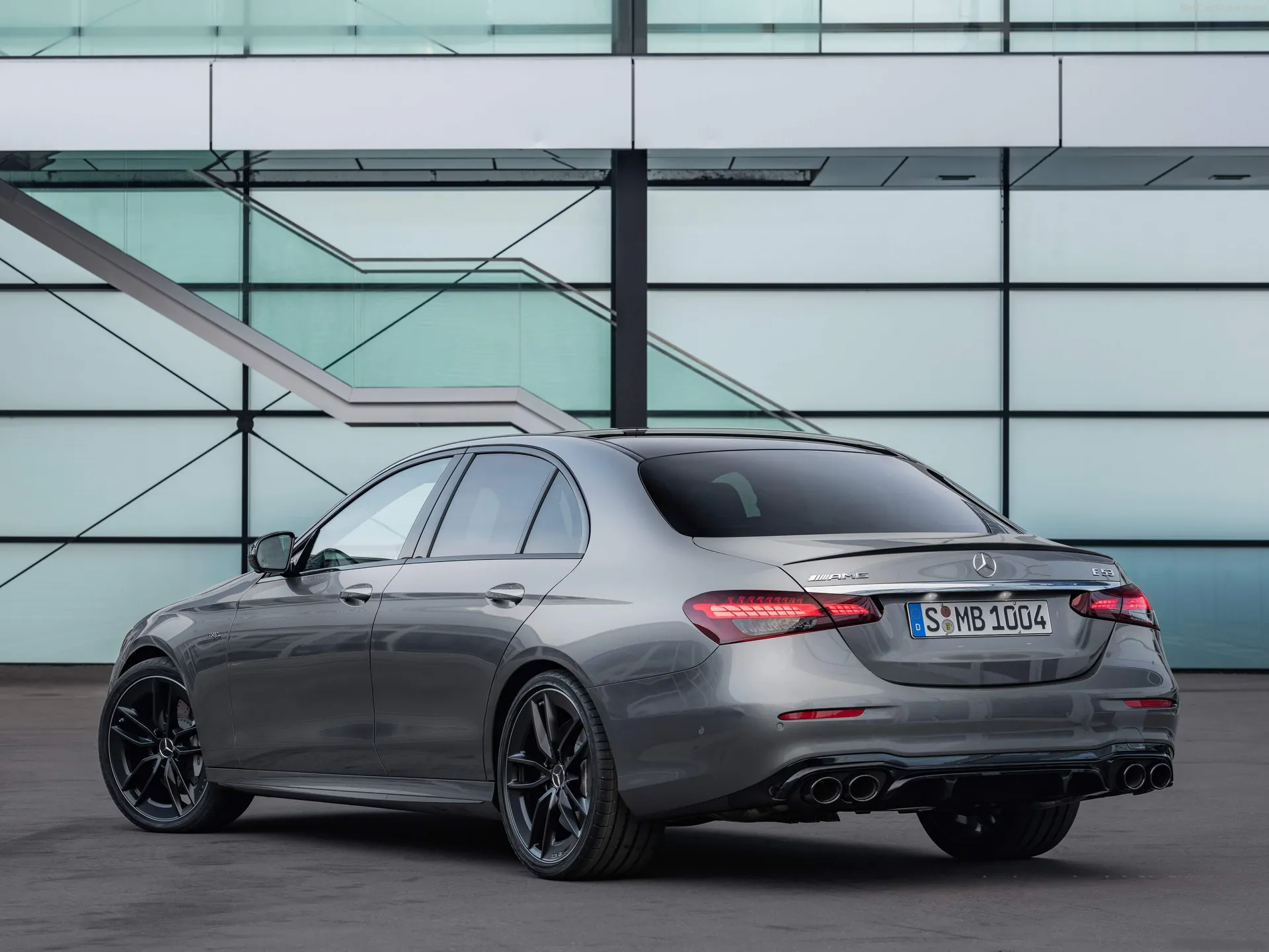 Mercedes-Benz E53 AMG (2021) - Rear Three-Quarter