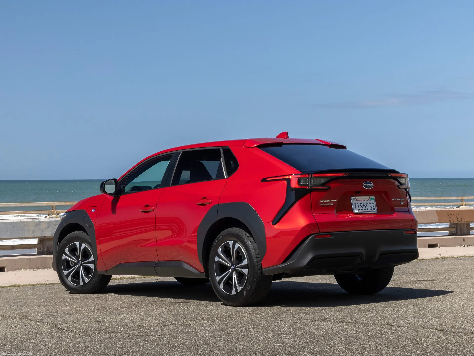 Subaru Solterra (2023) – zadní tříčtvrteční pohled