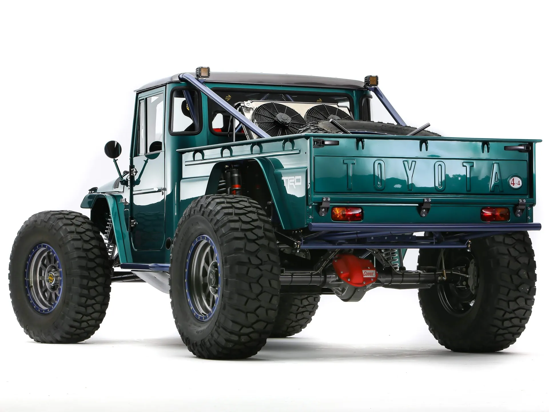 Toyota FJ Bruiser Concept (2023) – zadní tříčtvrteční pohled