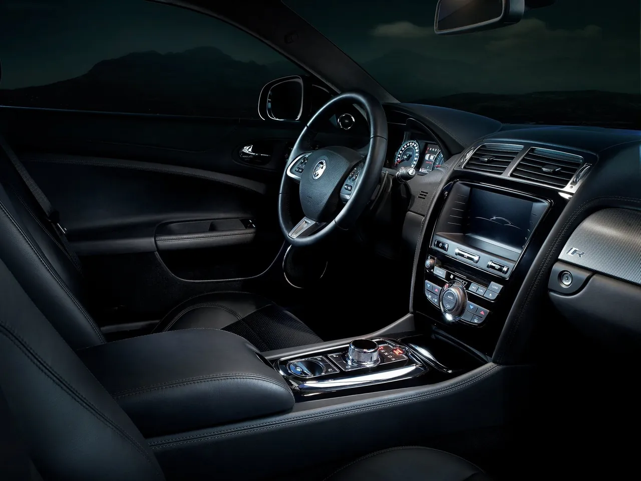 Jaguar XKR (2012) – interiér