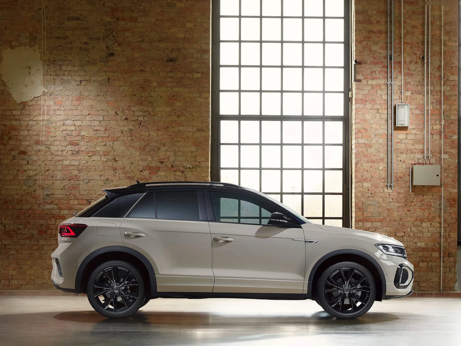 Volkswagen T-Roc (2022) - Side Profile