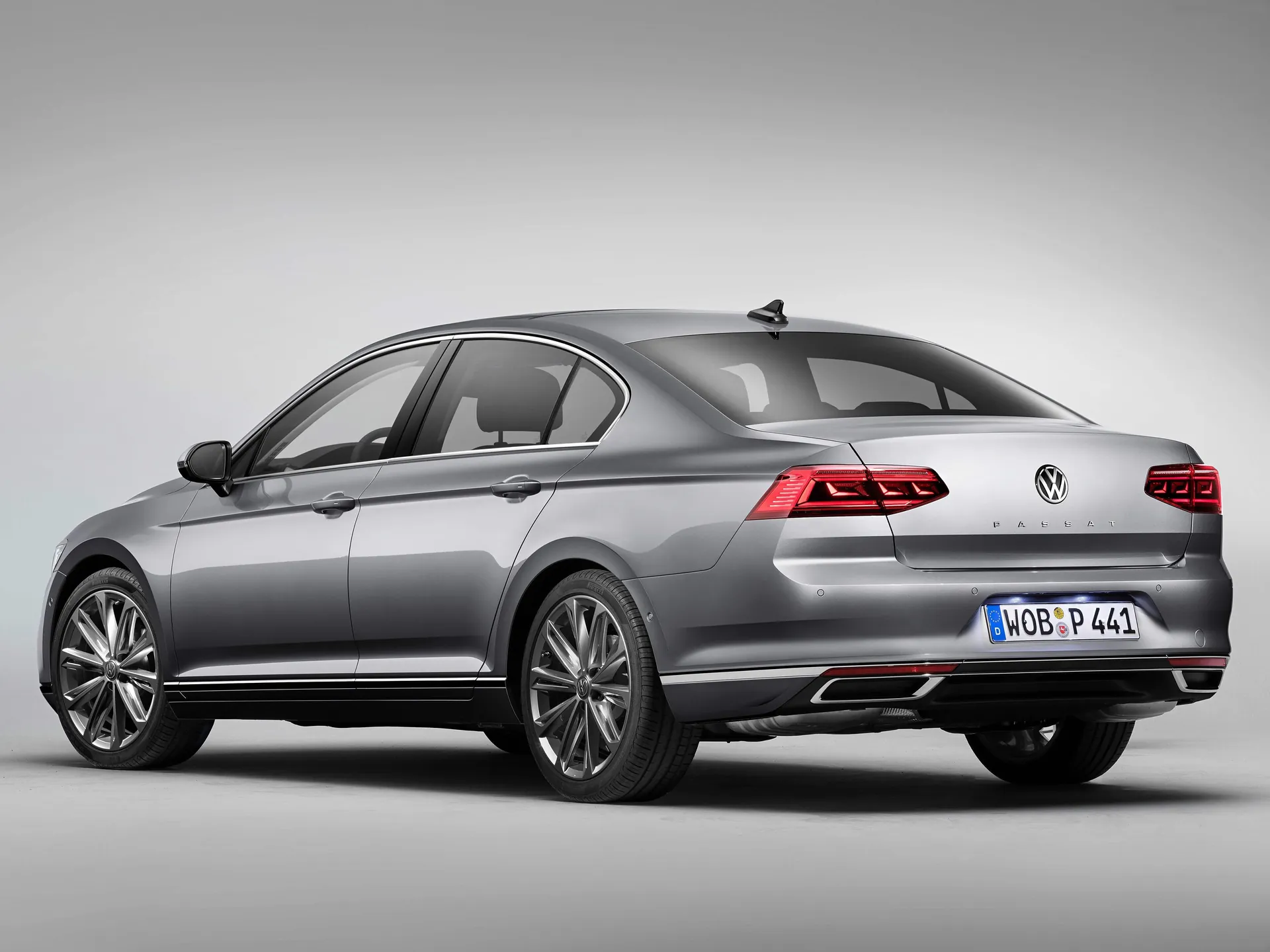 Volkswagen Passat (2020) - Rear Three-Quarter