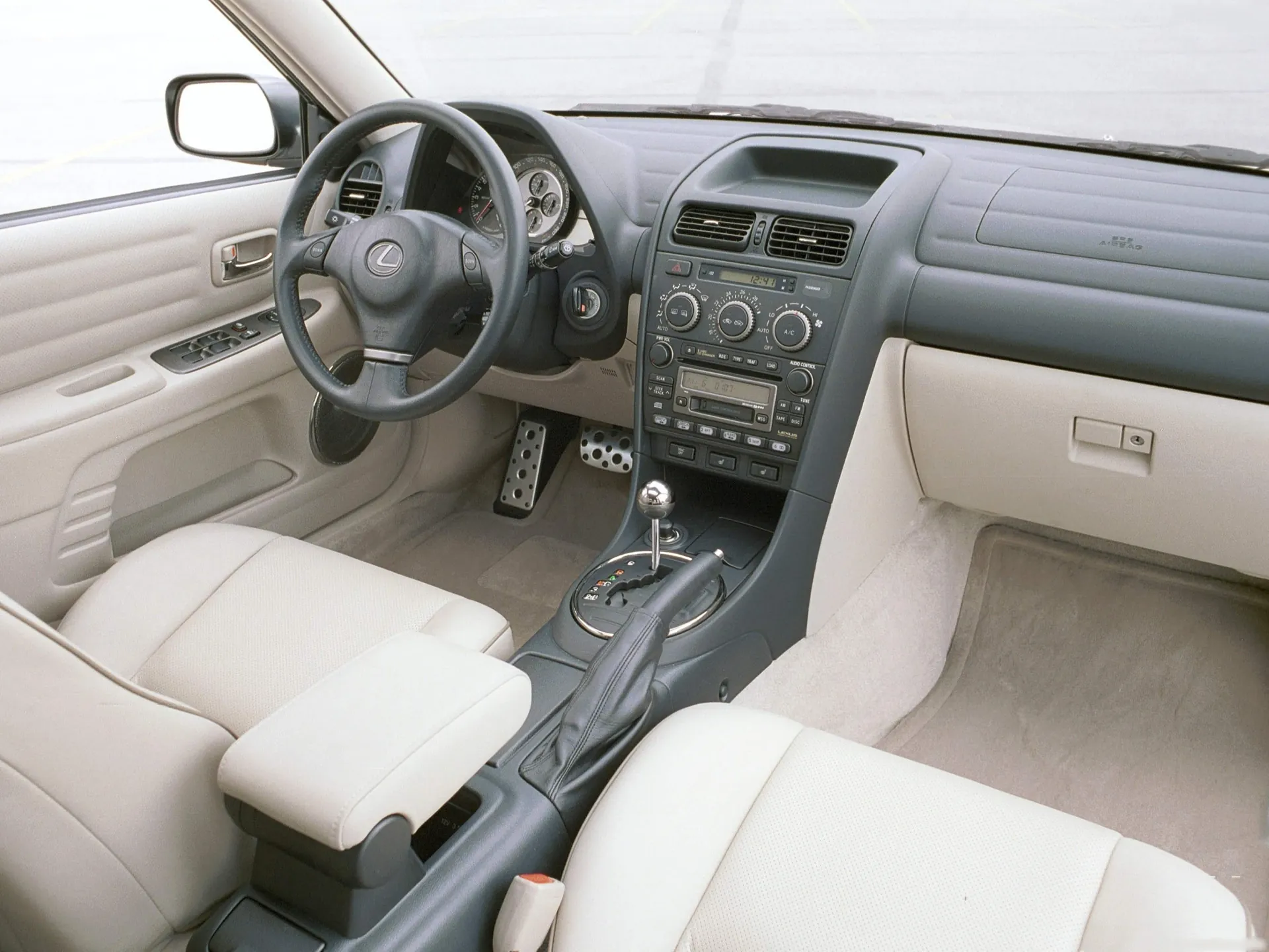 Lexus IS 300 SportCross (2002) – interiér