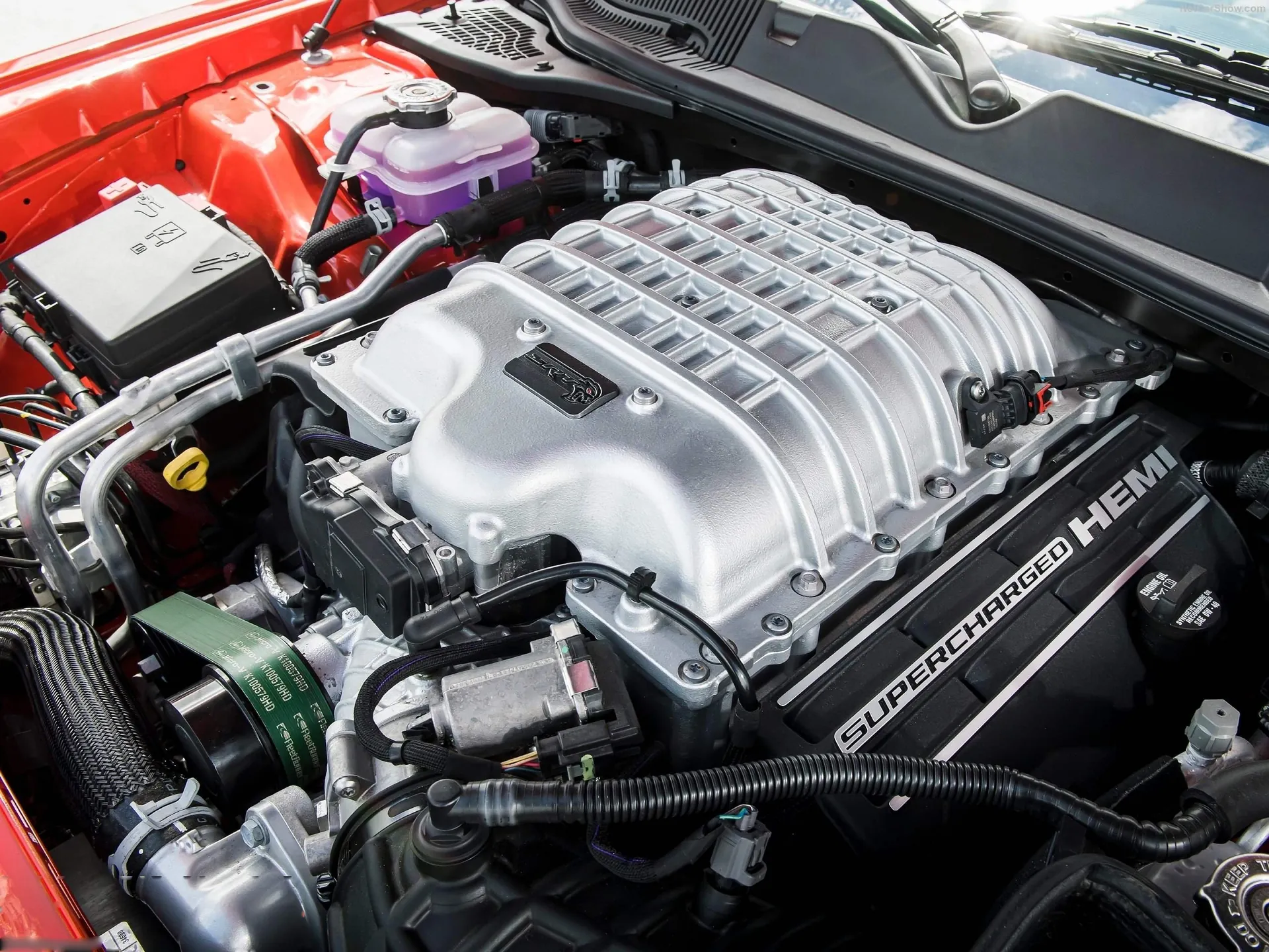 Dodge Challenger SRT Super Stock (2020) – motorový prostor