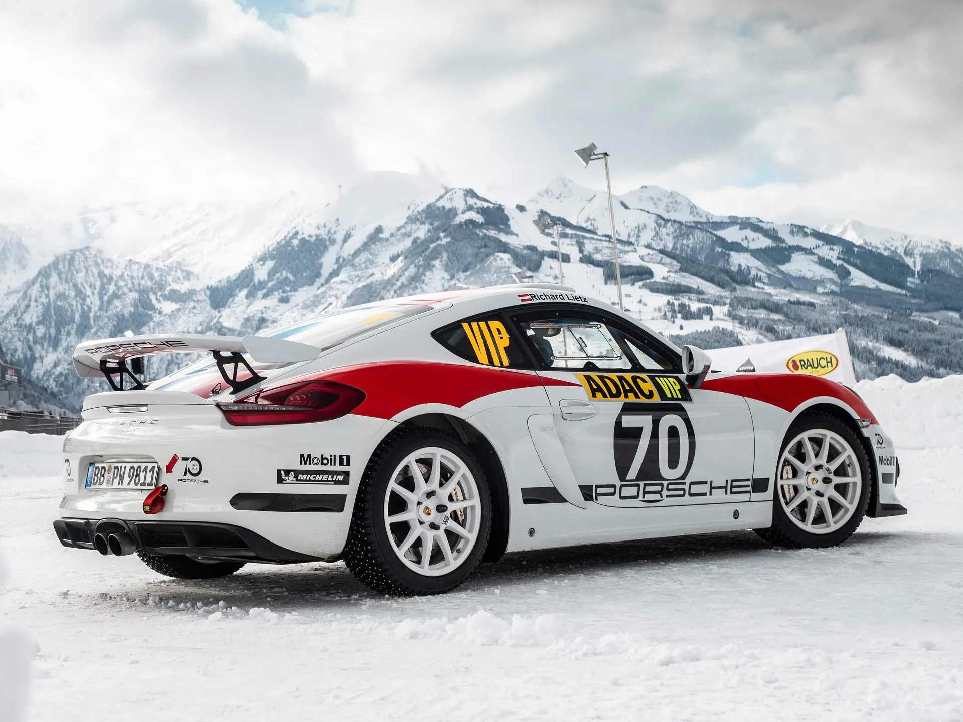 Porsche Cayman GT4 Rallye Concept (2019) – zadní tříčtvrteční pohled