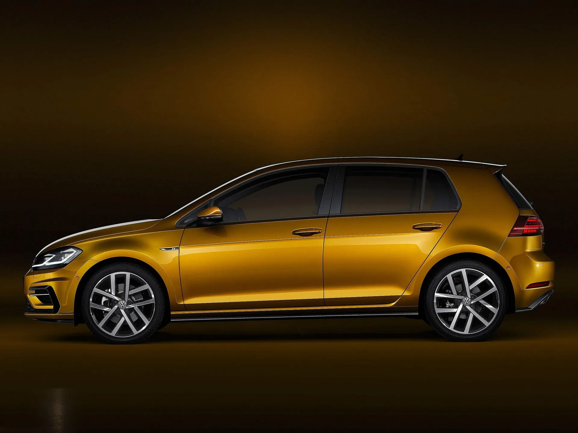 Volkswagen Golf (2017) - Side Profile