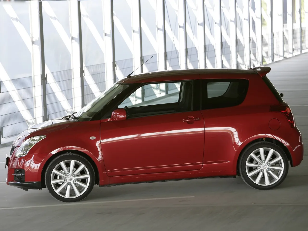 Suzuki Swift Sport (2007) – boční profil