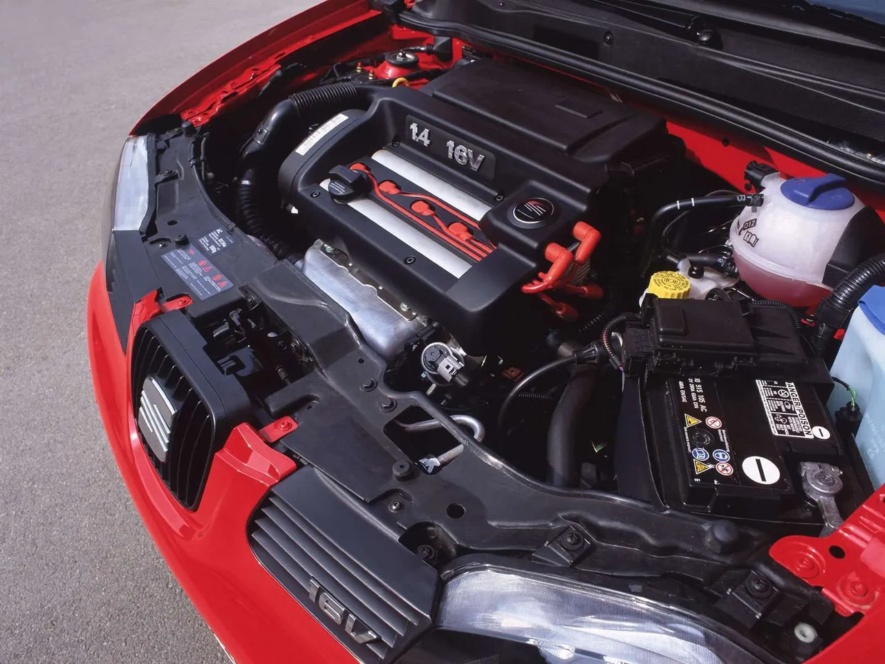 Seat Arosa (2000) – motorový prostor