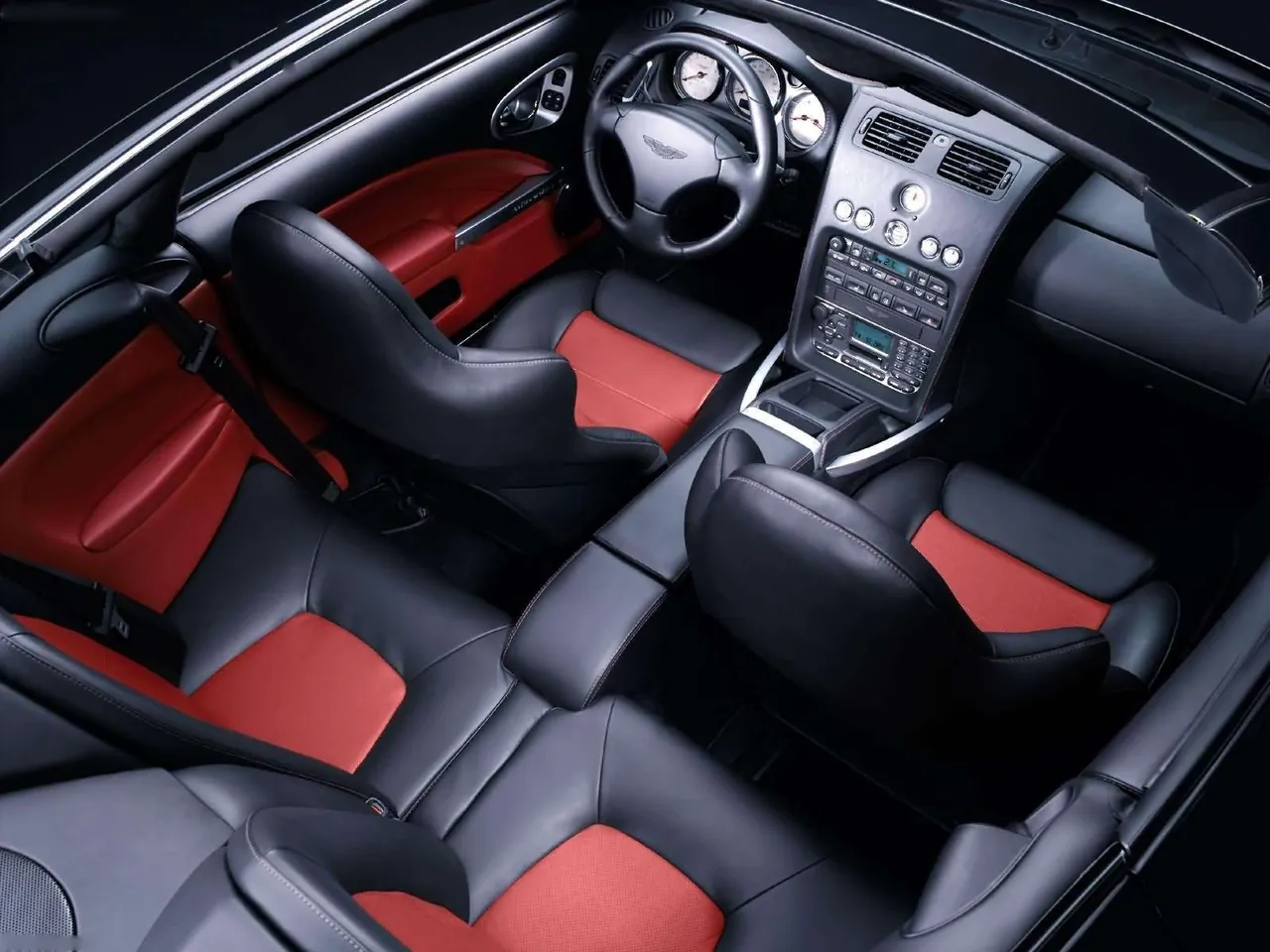 Aston Martin Vanquish S V12 (2004) – interiér