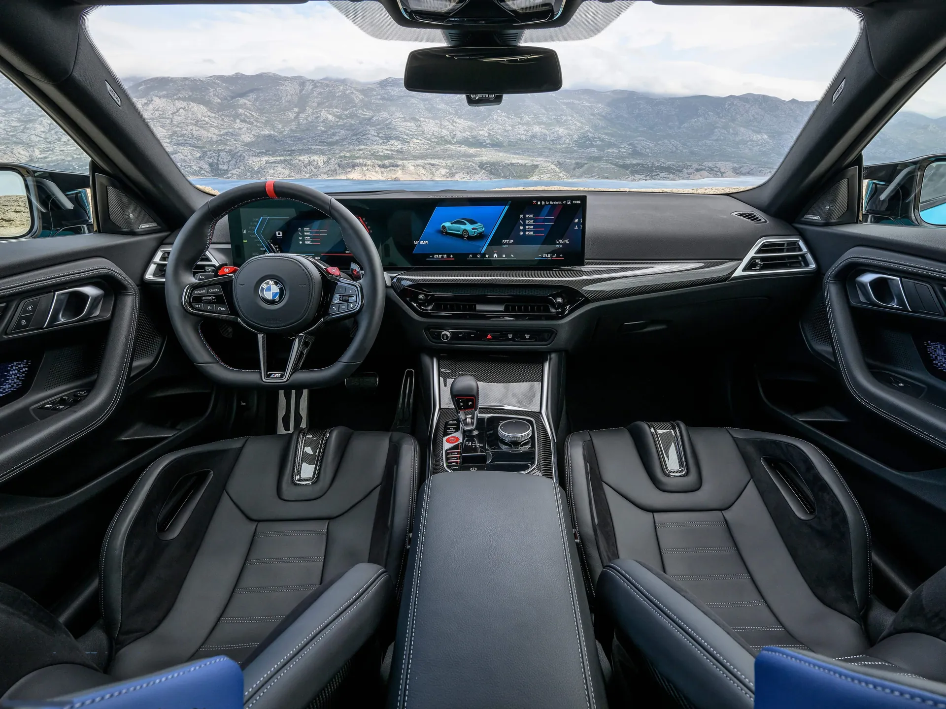 BMW M2 with M xDrive (2027) – interiér