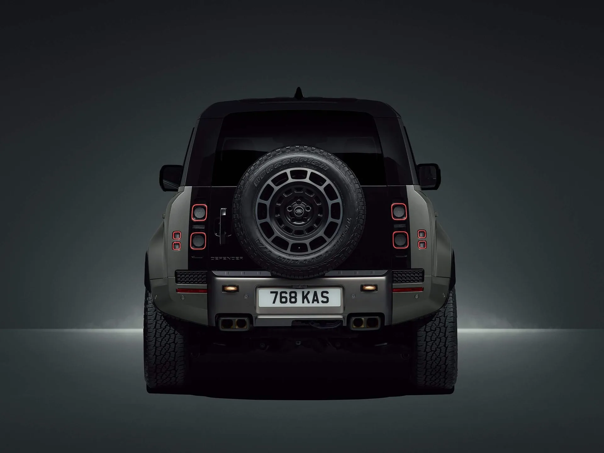 Land Rover Defender Octa (2025) - Rear