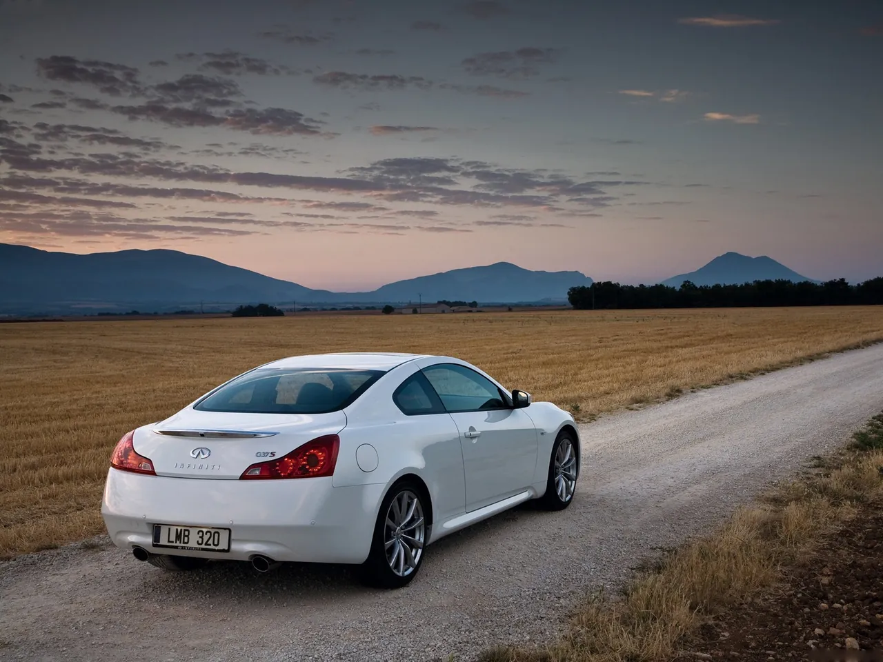 Infiniti G37 Coupe (2009) – zadní tříčtvrteční pohled