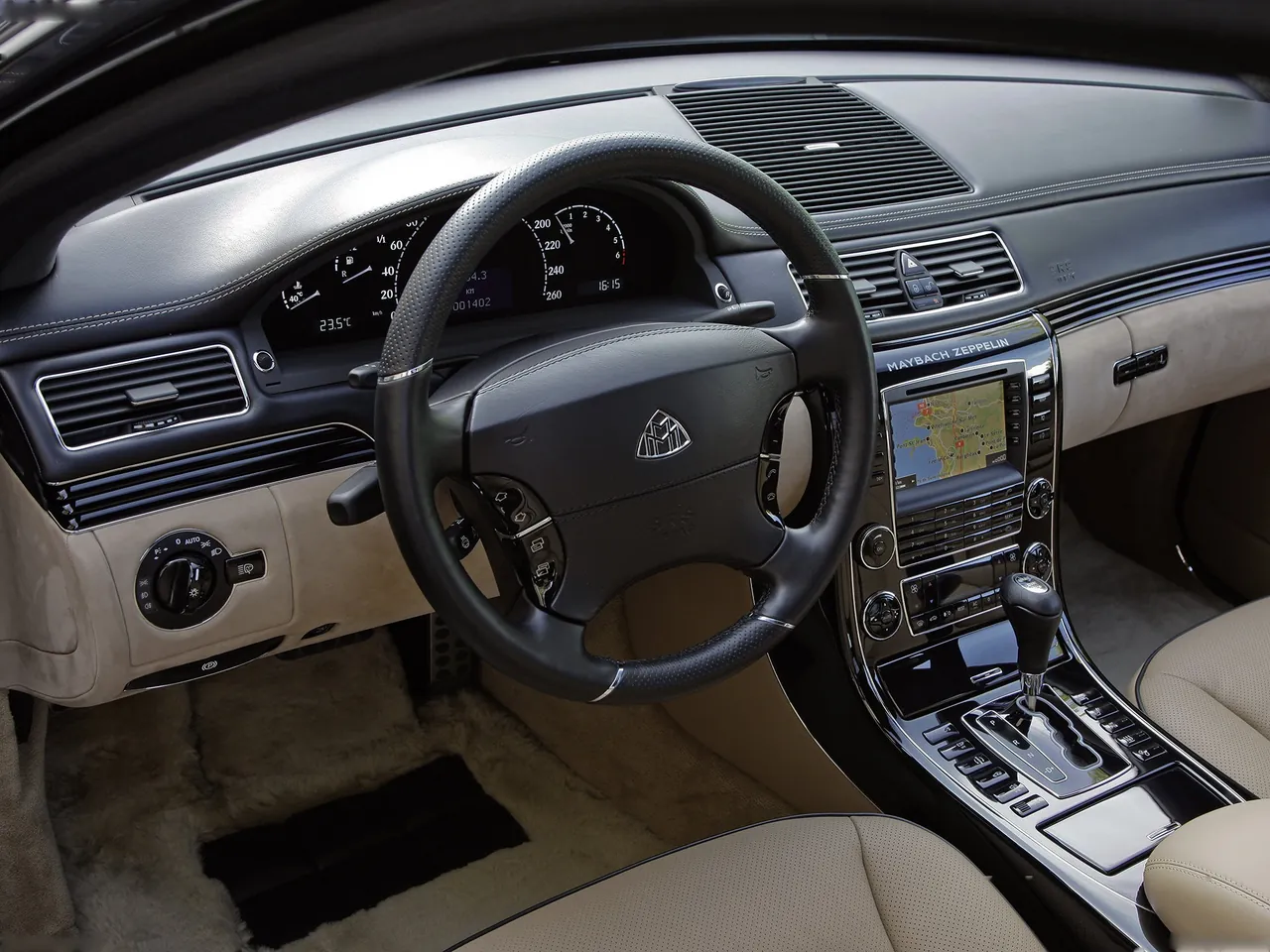 Maybach Zeppelin (2010) – interiér