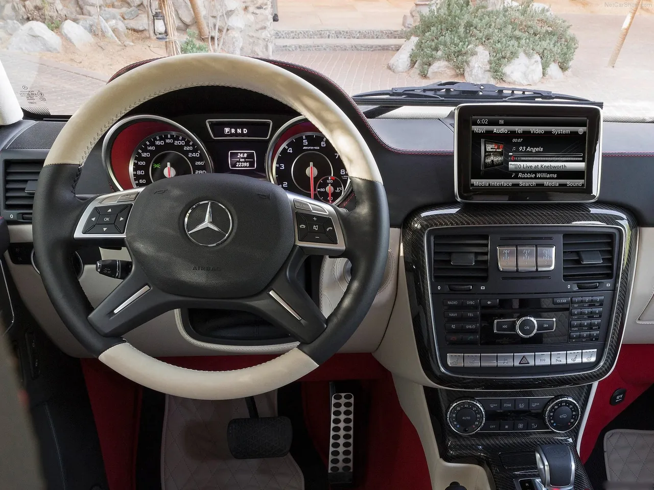 Mercedes-Benz G63 AMG 6x6 Concept (2013) - Interior