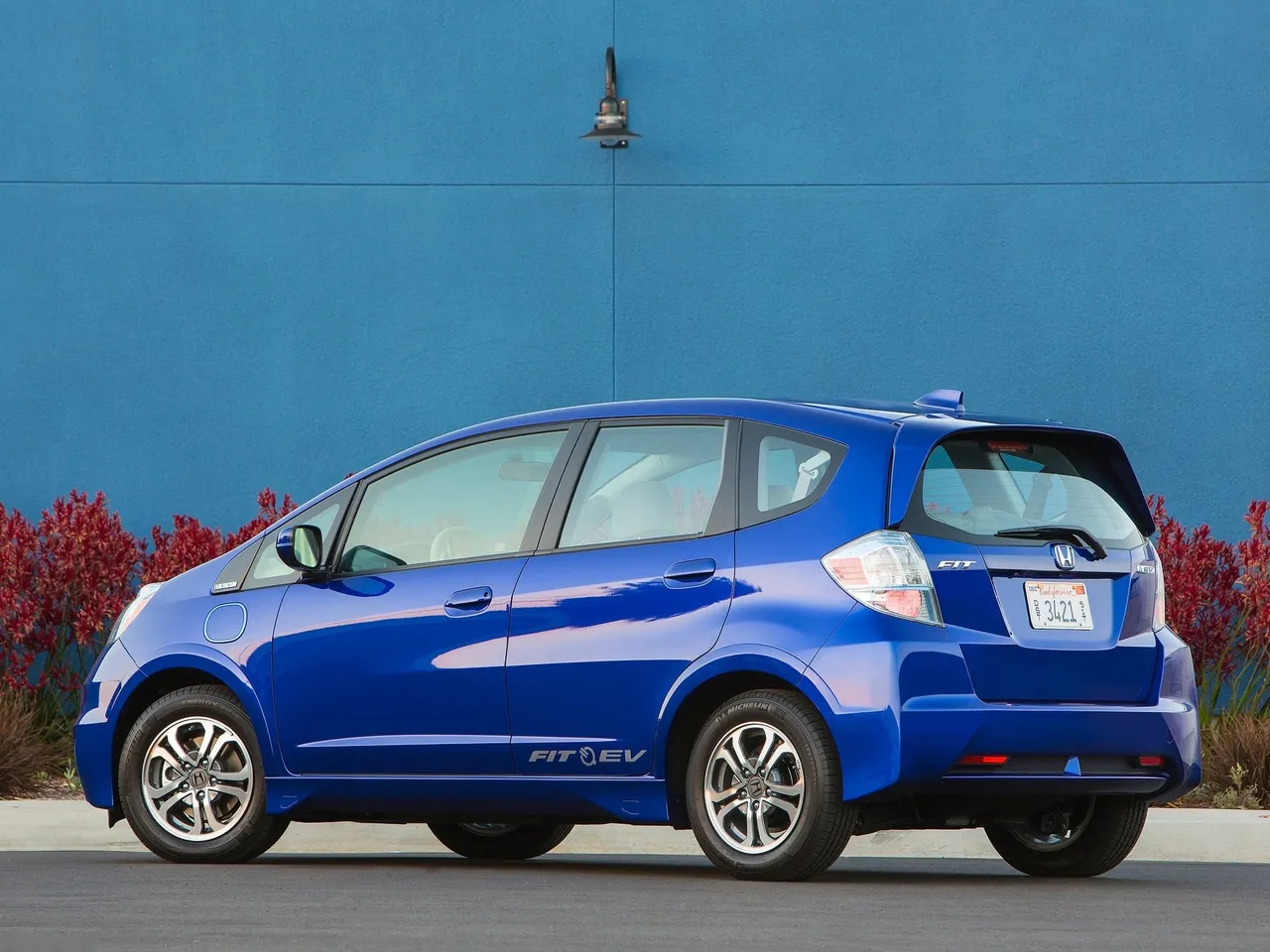 Honda Fit EV (2013) – zadní tříčtvrteční pohled