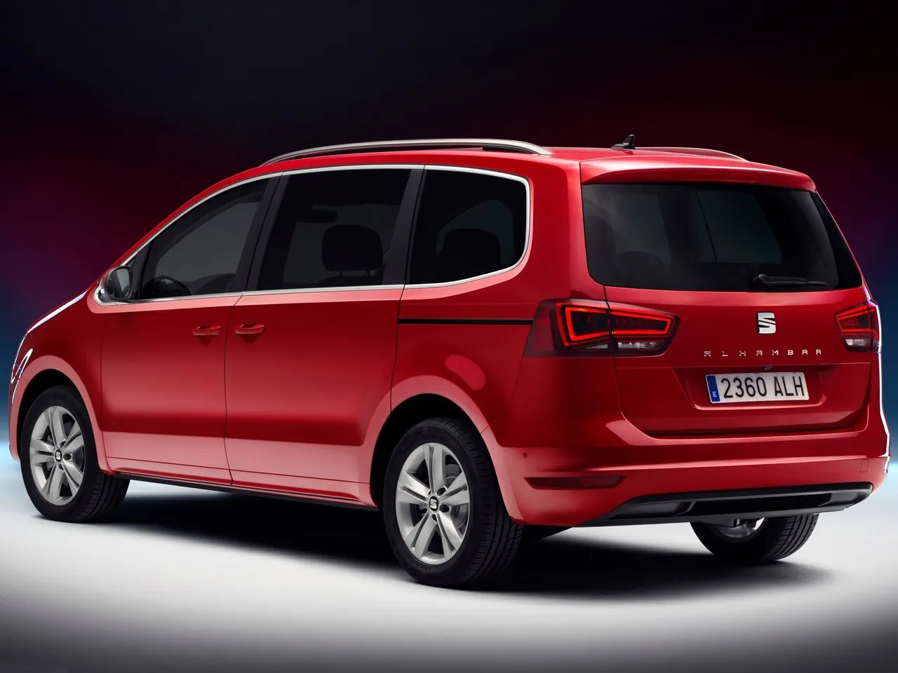 Seat Alhambra (2016) – zadní tříčtvrteční pohled