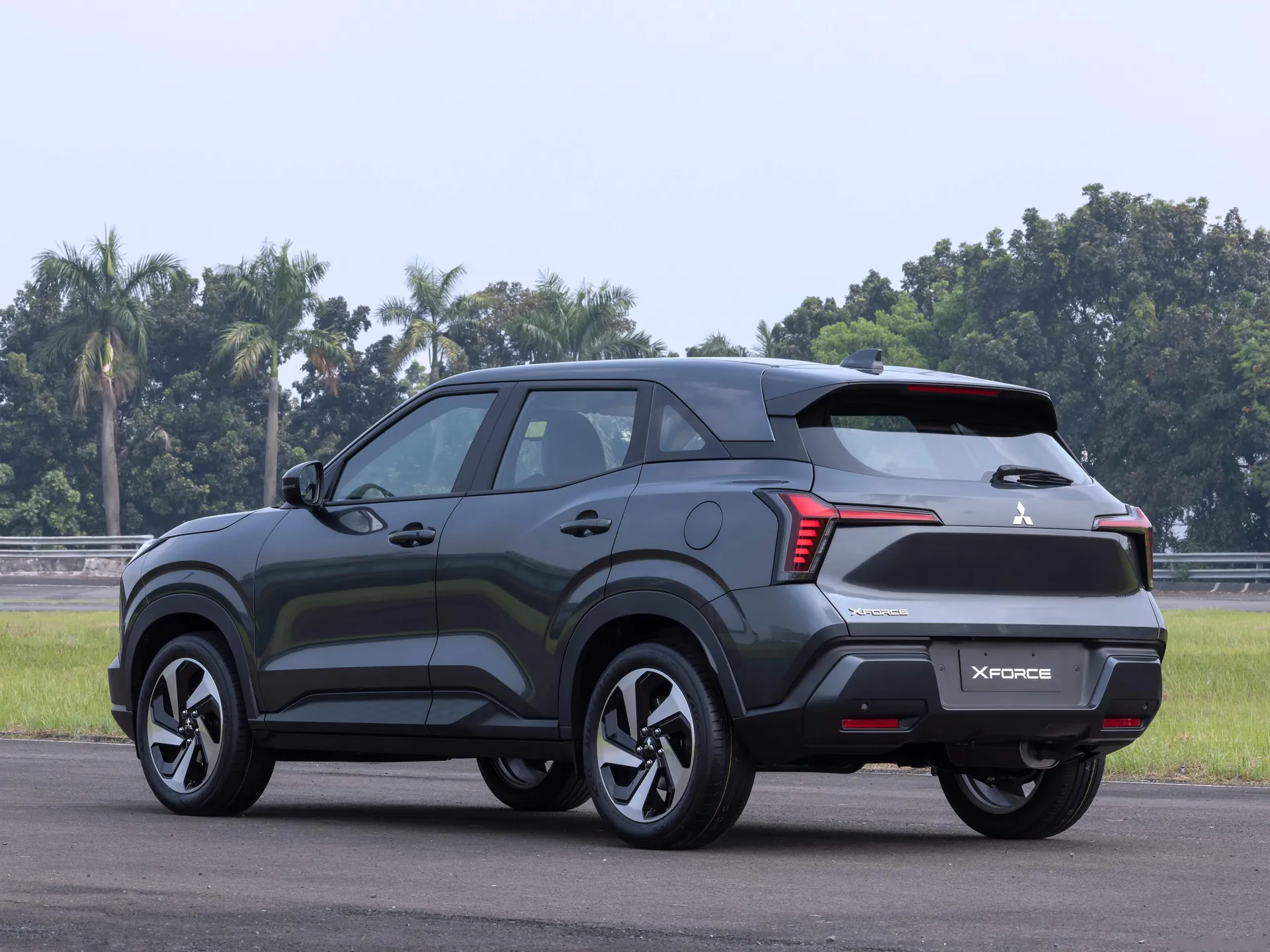 Mitsubishi Xforce (2024) – zadní tříčtvrteční pohled