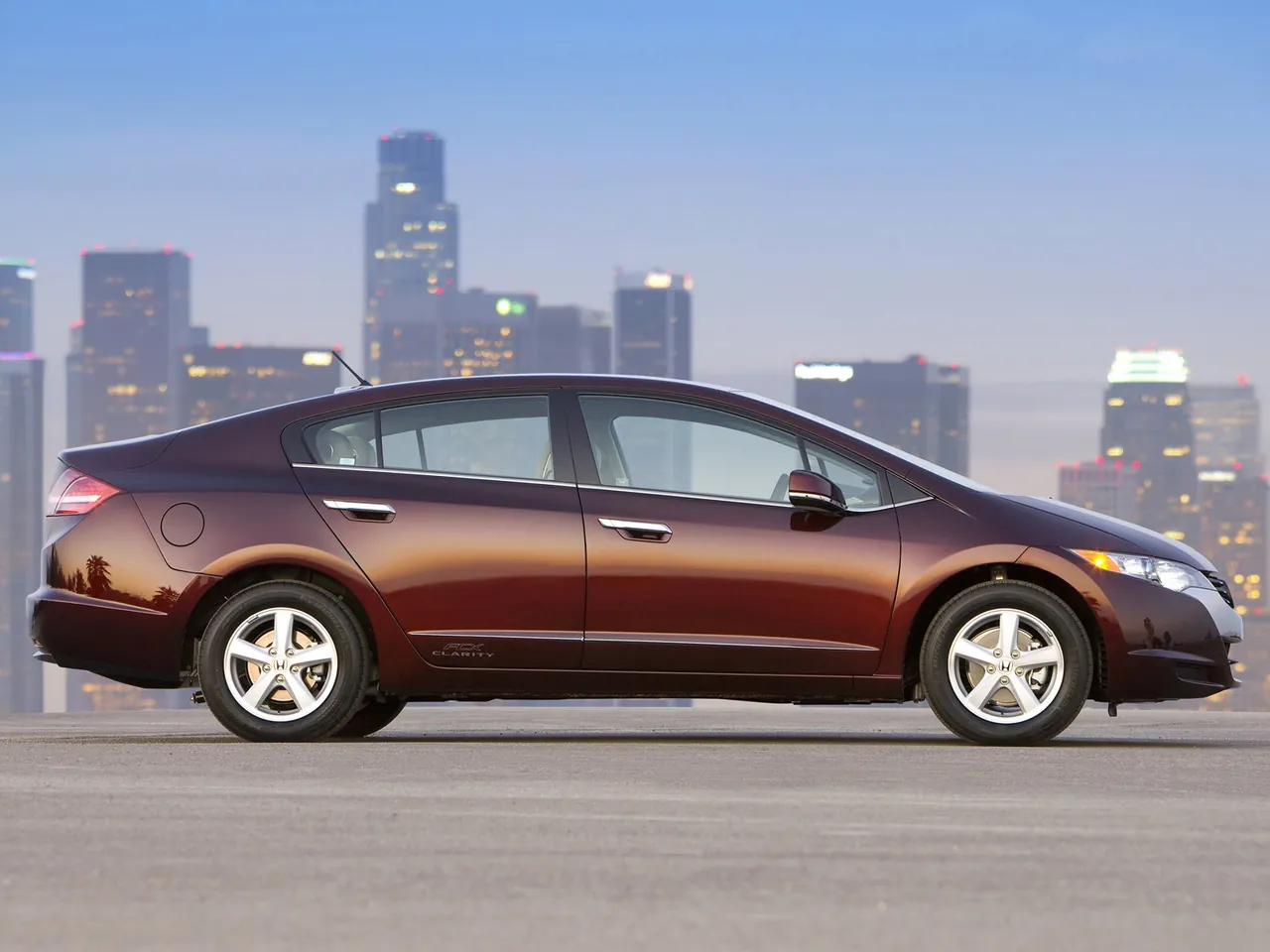 Honda FCX Clarity (2009) – boční profil