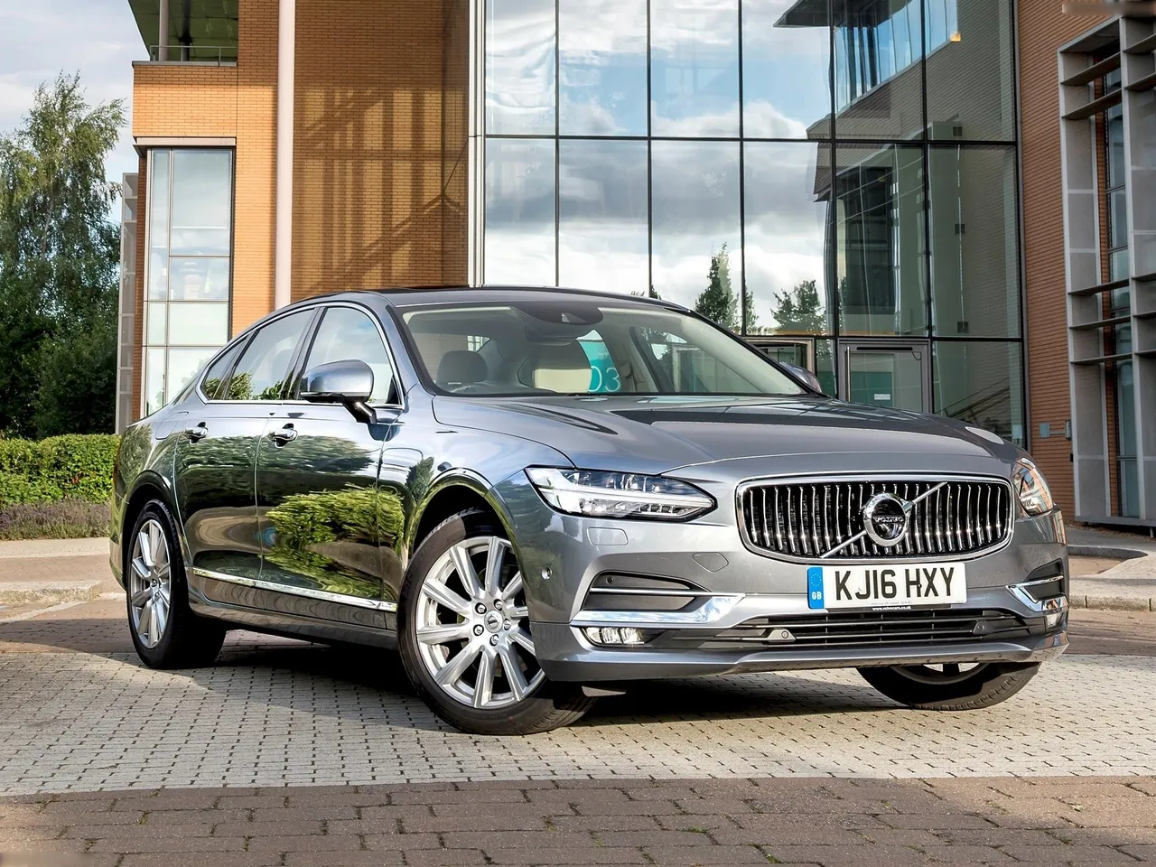 Volvo S90 (2017)