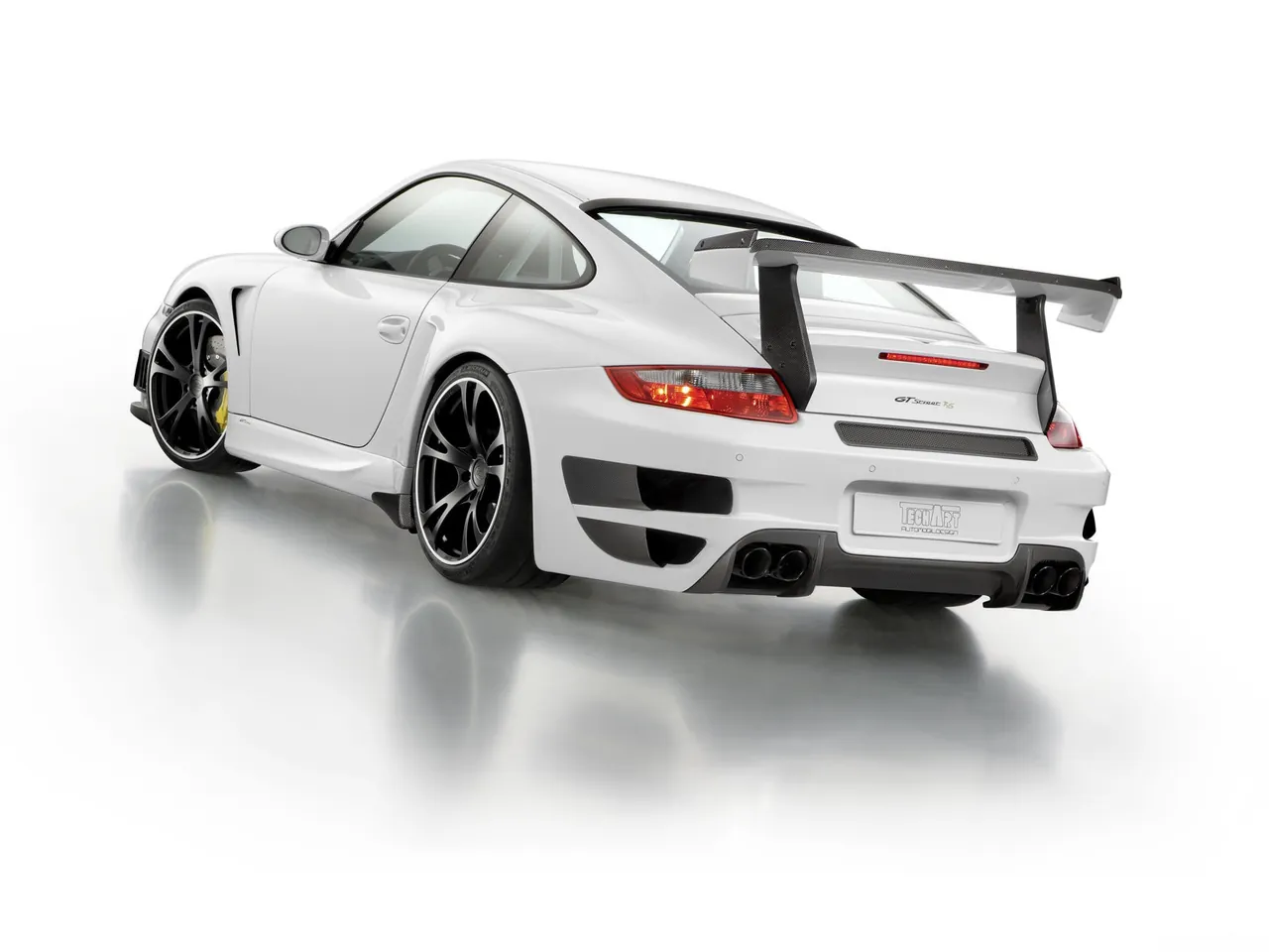 TechArt Porsche 911 GT2 GTstreet RS (2008) – zadní tříčtvrteční pohled
