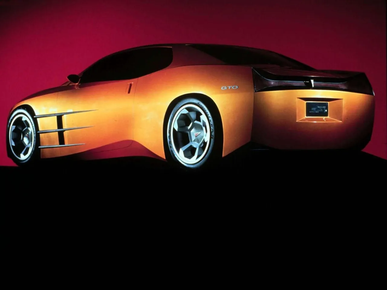 Pontiac GTO Concept (1999) – zadní tříčtvrteční pohled