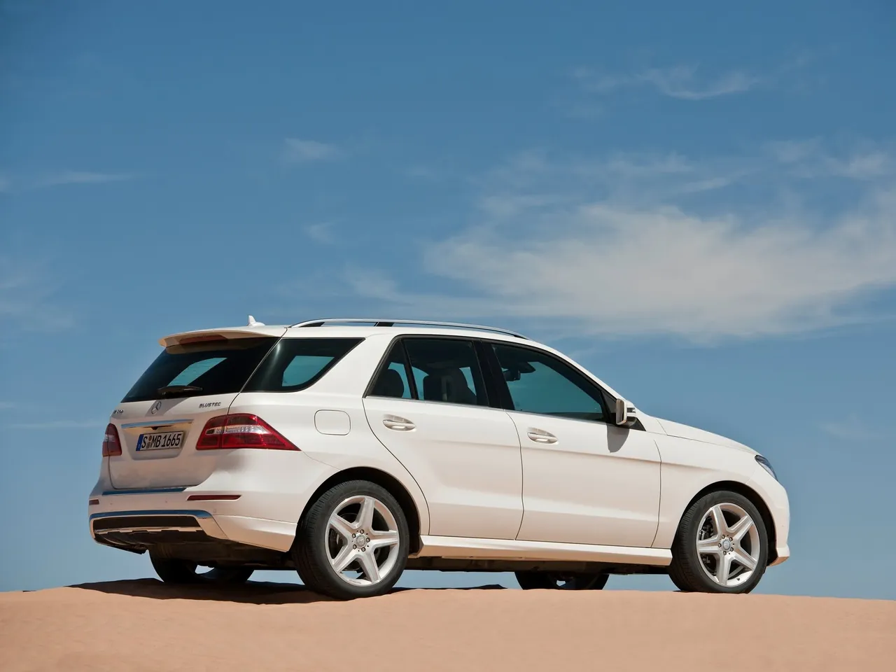Mercedes-Benz M-Class (2012) - Rear Three-Quarter