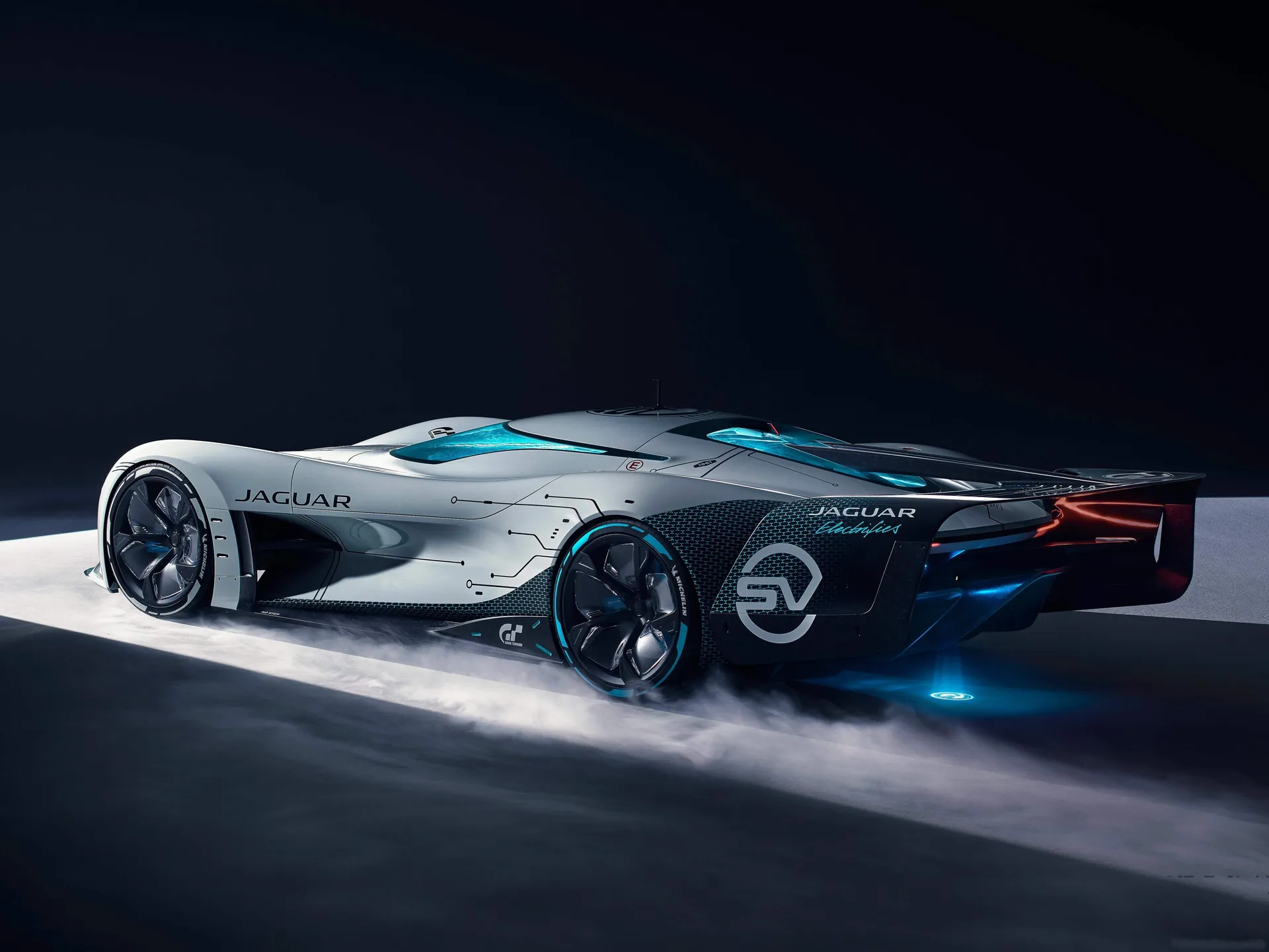 Jaguar Vision Gran Turismo SV Concept (2020) – zadní tříčtvrteční pohled