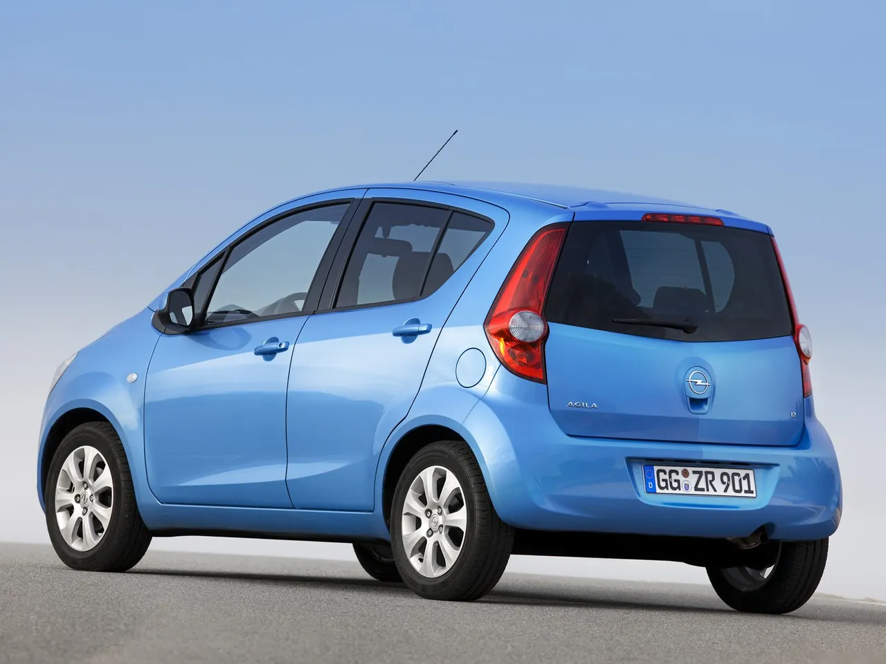 Opel Agila (2008) – zadní tříčtvrteční pohled
