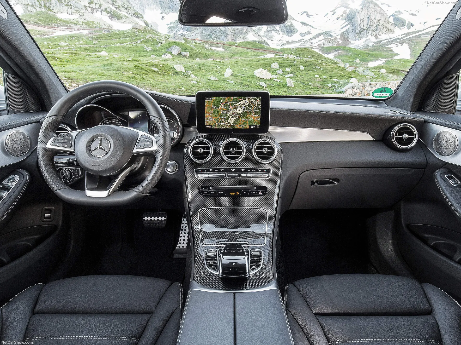 Mercedes-Benz GLC Coupe (2017) - Interior