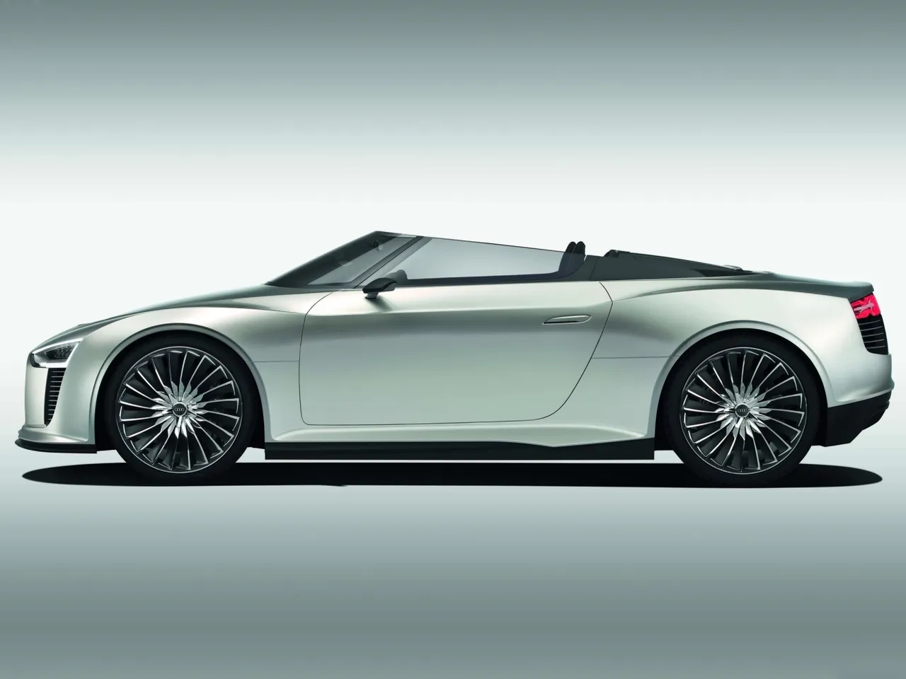 Audi e-tron Spyder Concept (2010) – boční profil